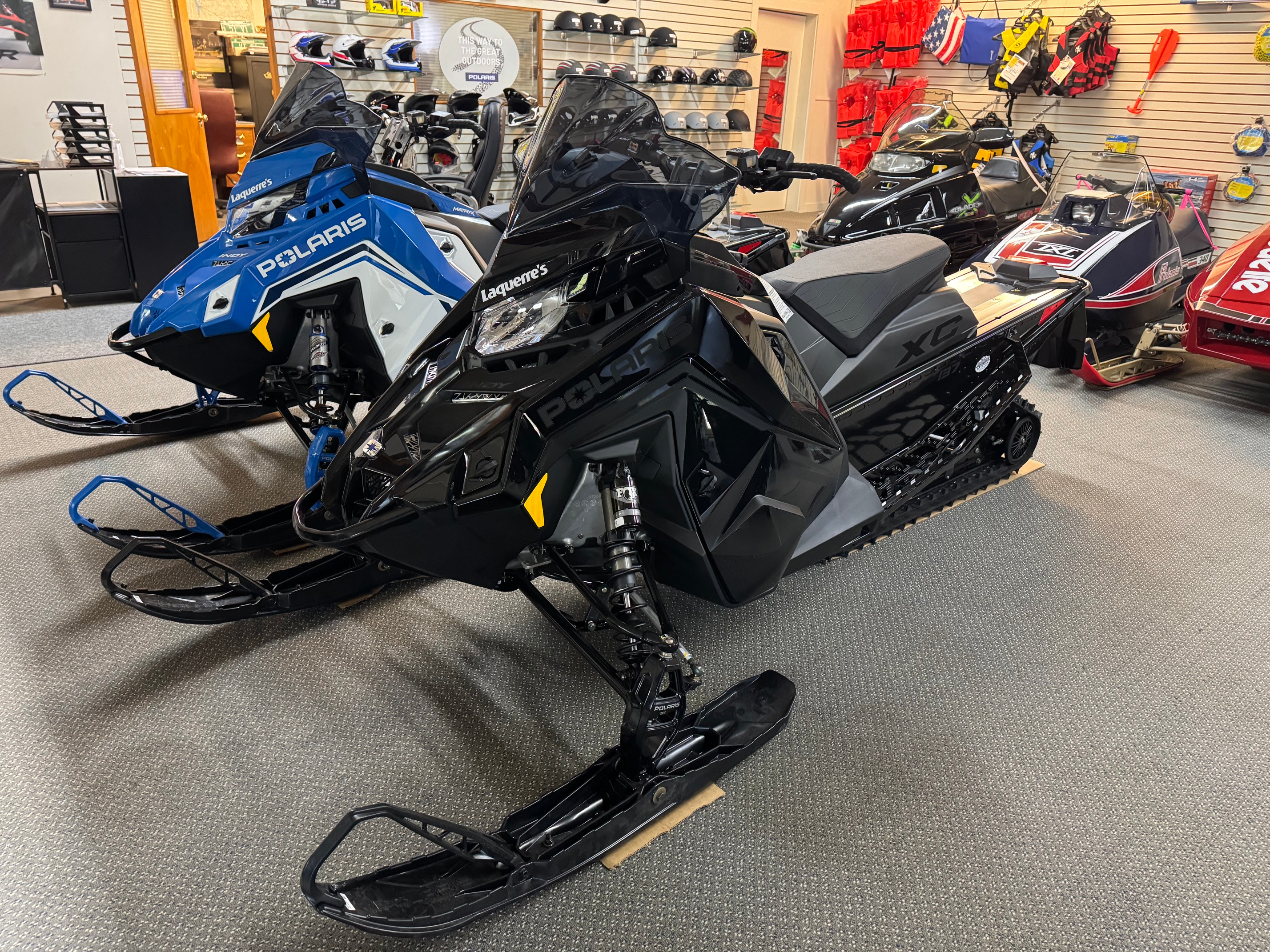 2027 Polaris 850 INDY XC 137 Gloss Black 7S ES for sale 1266154
