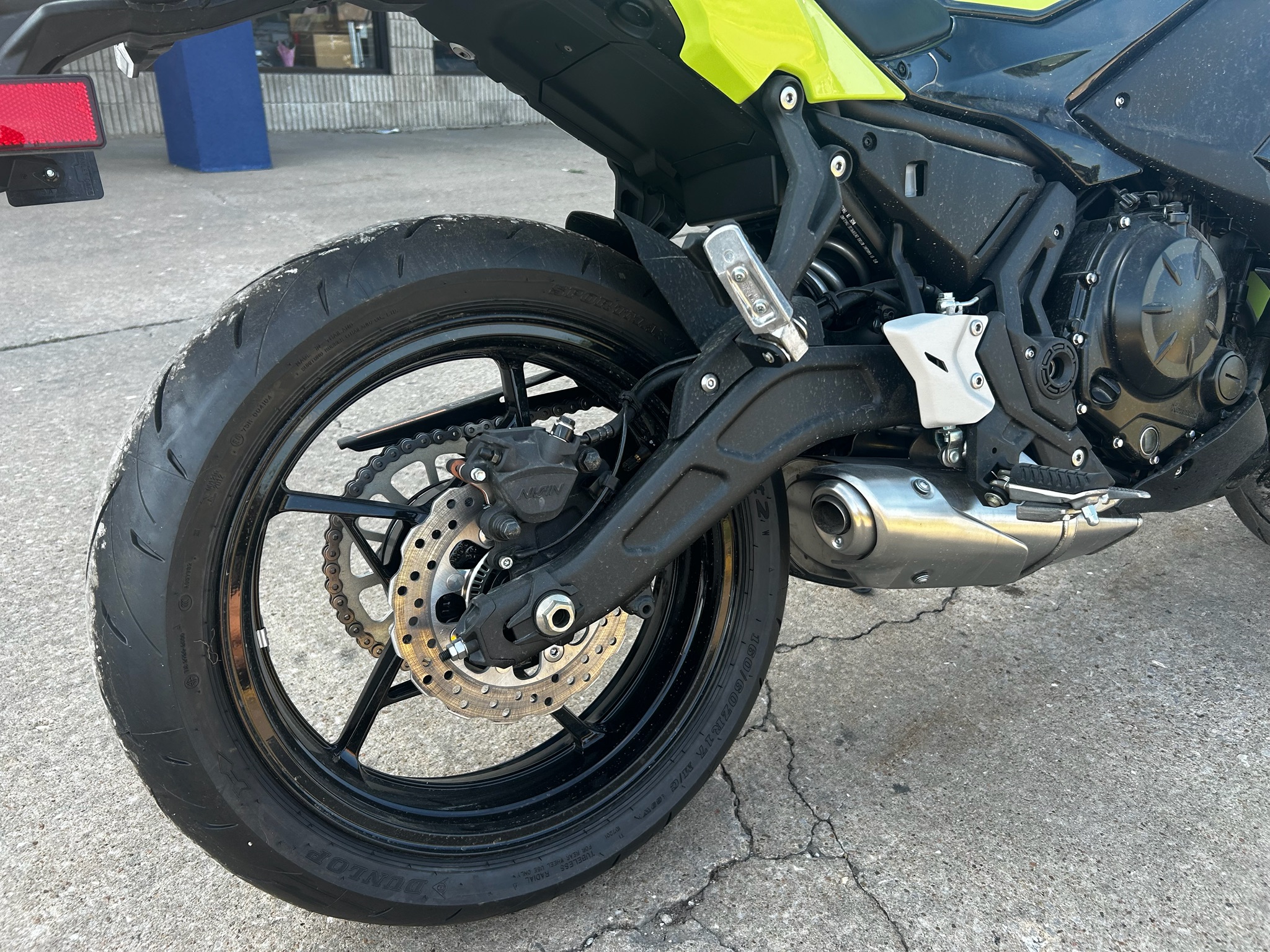 2026 Kawasaki Ninja® 650 ABS 8