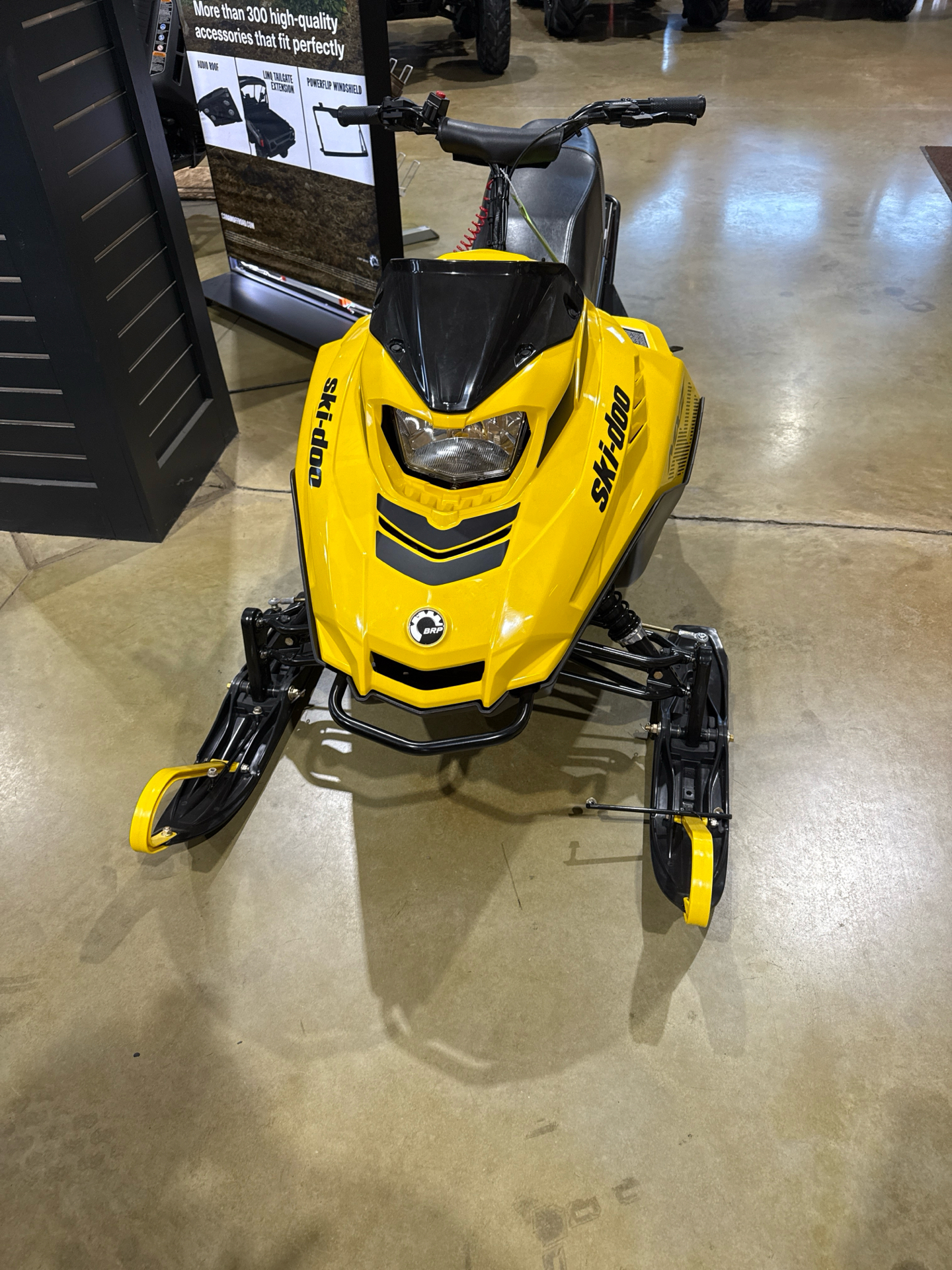 2025 Ski-Doo MXZ 200 ES Cobra 1.0 1