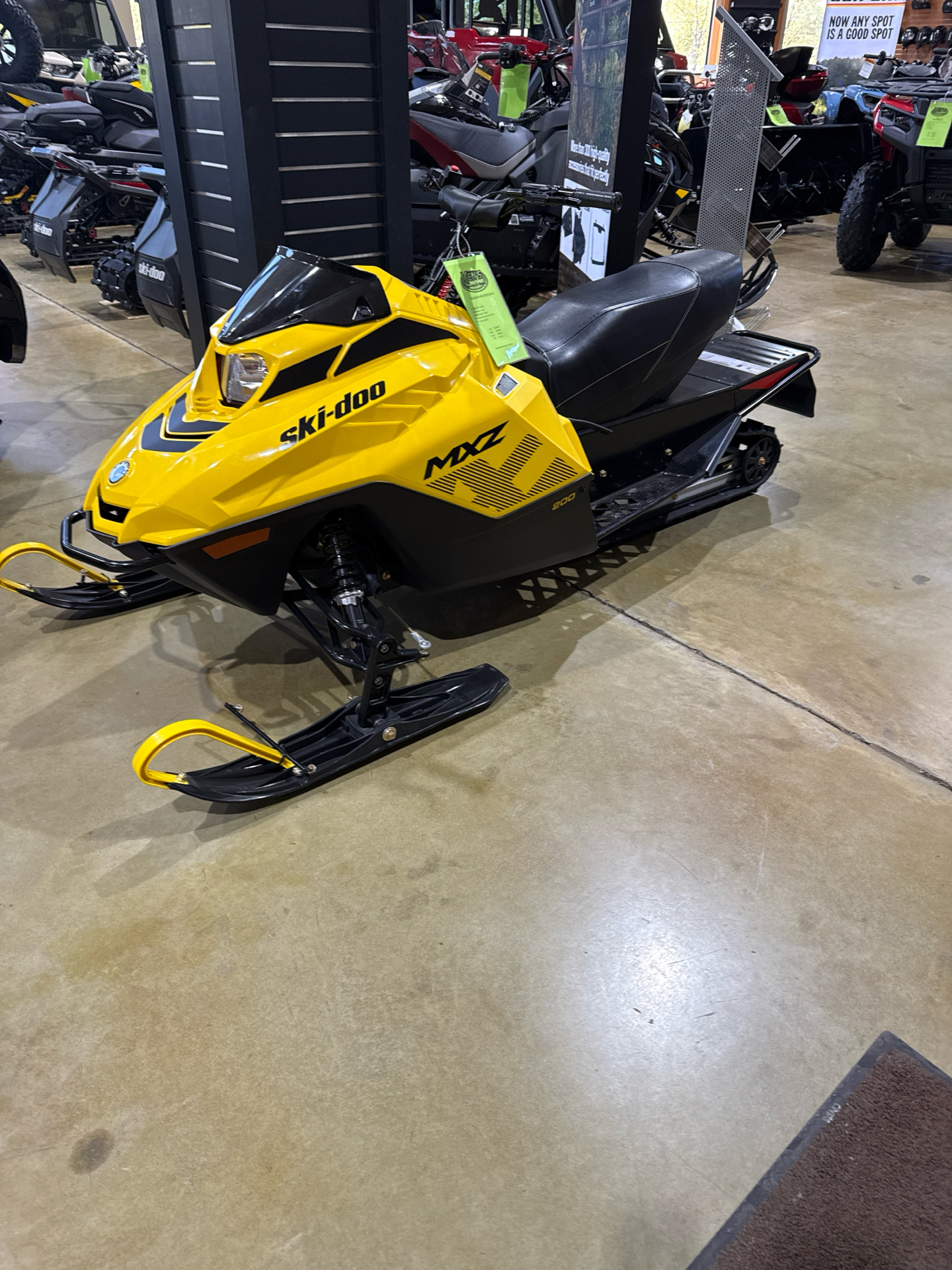 2025 Ski-Doo MXZ 200 ES Cobra 1.0 3