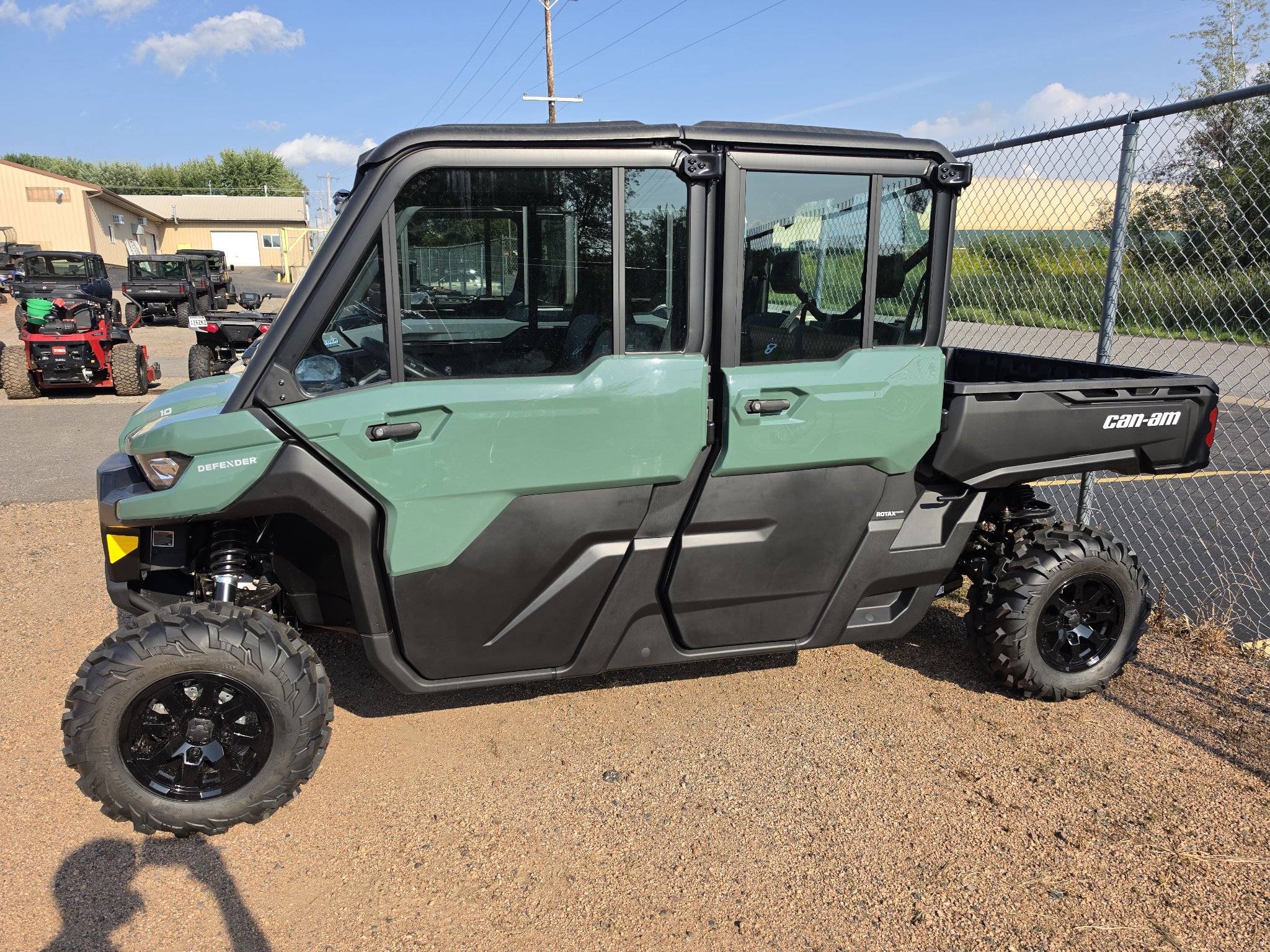 2026 Can-Am™ Defender MAX DPS CAB HD10 1