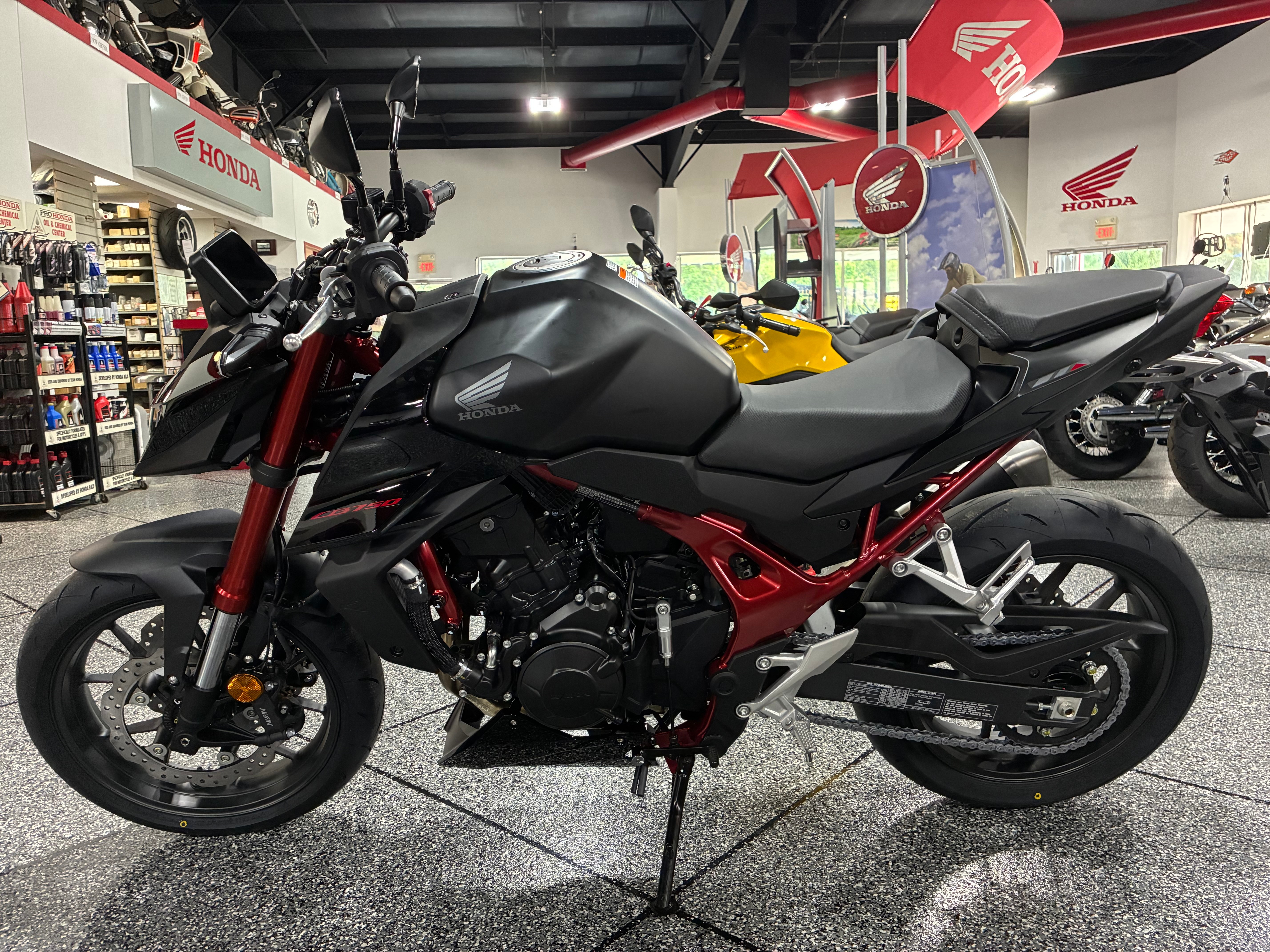 2026 Honda CB750 Hornet E-Clutch 2