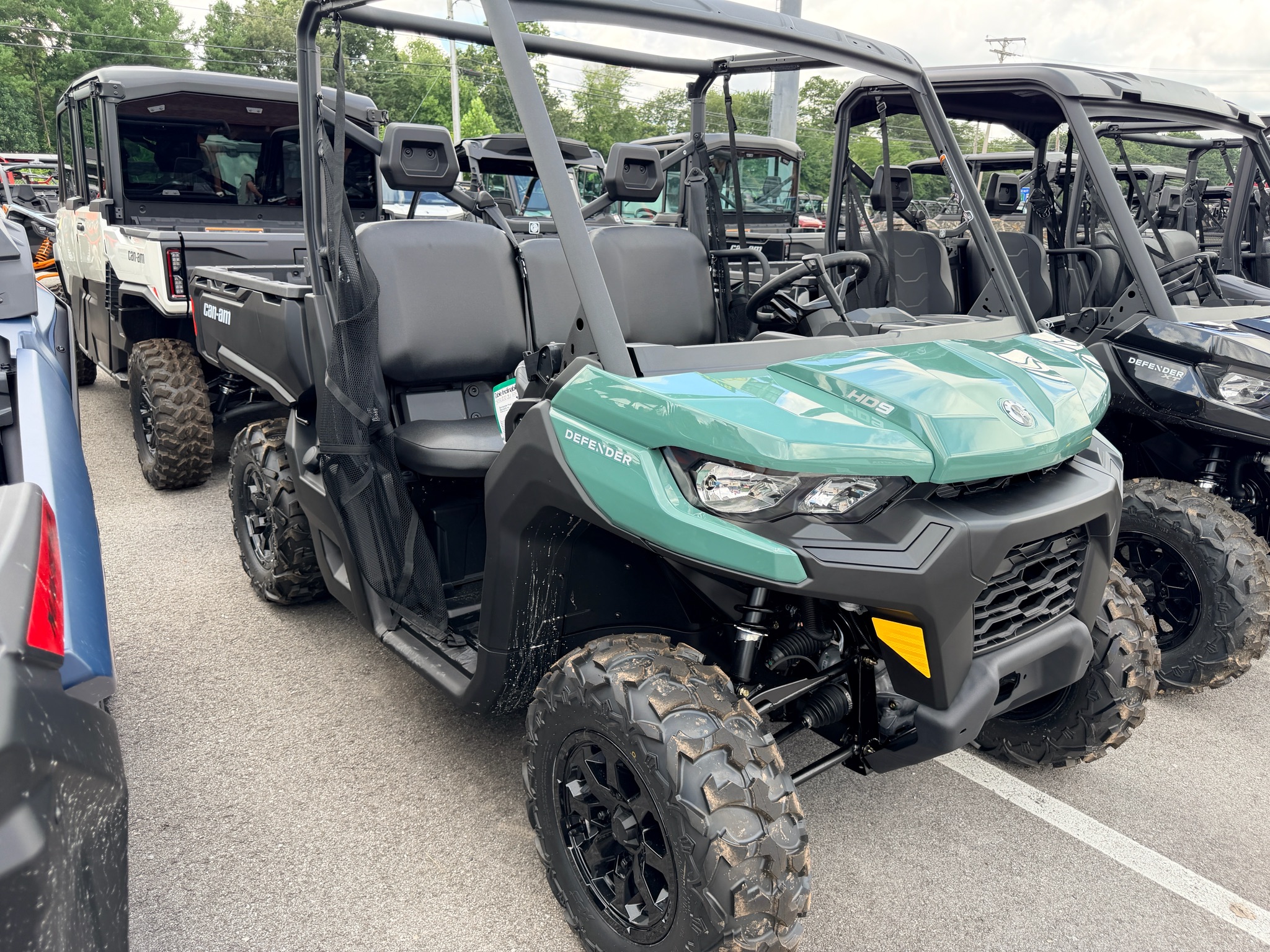 2026 Can-Am™ Defender DPS HD9 1