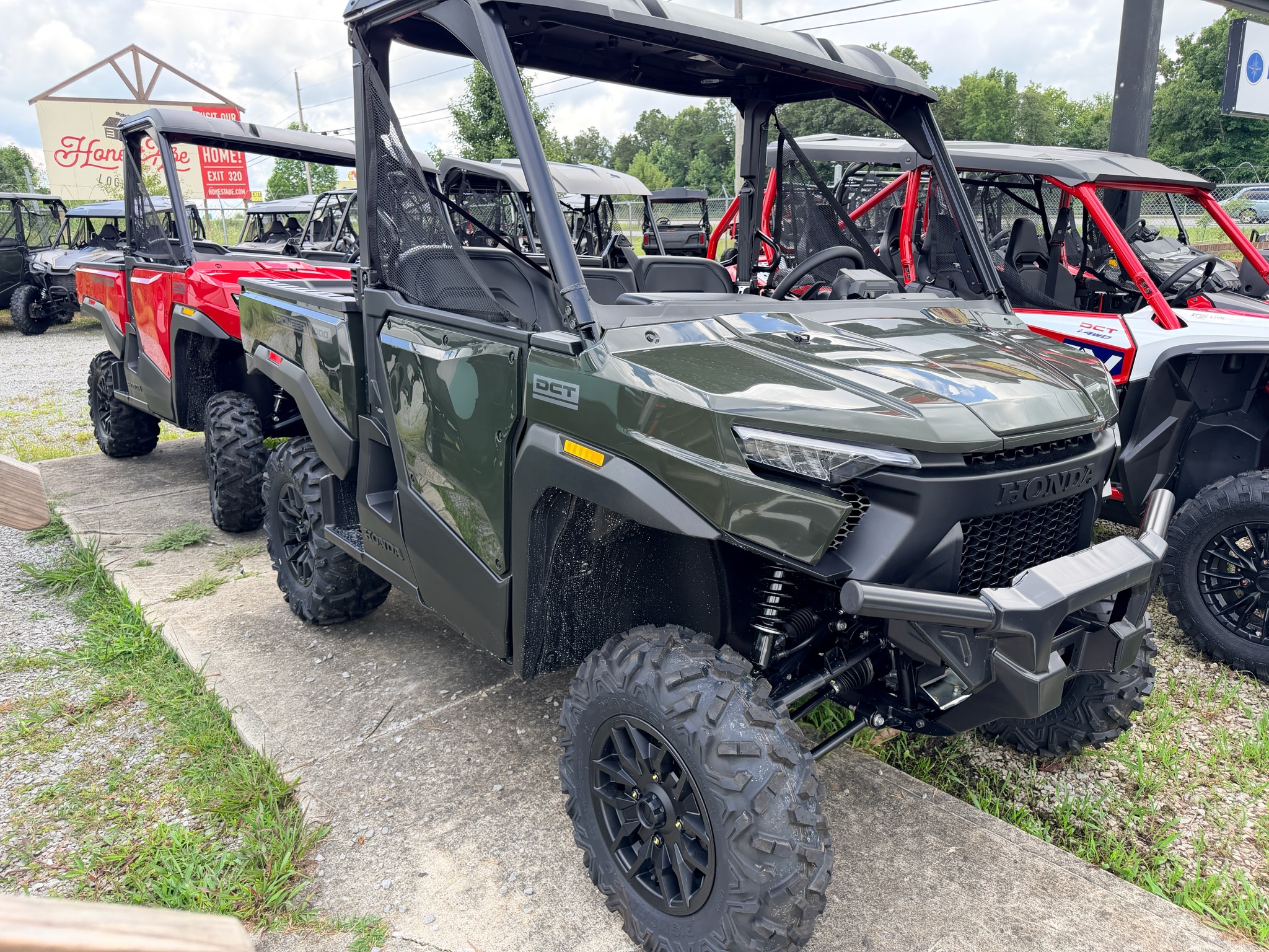 2026 Honda Pioneer 1000 Deluxe 1
