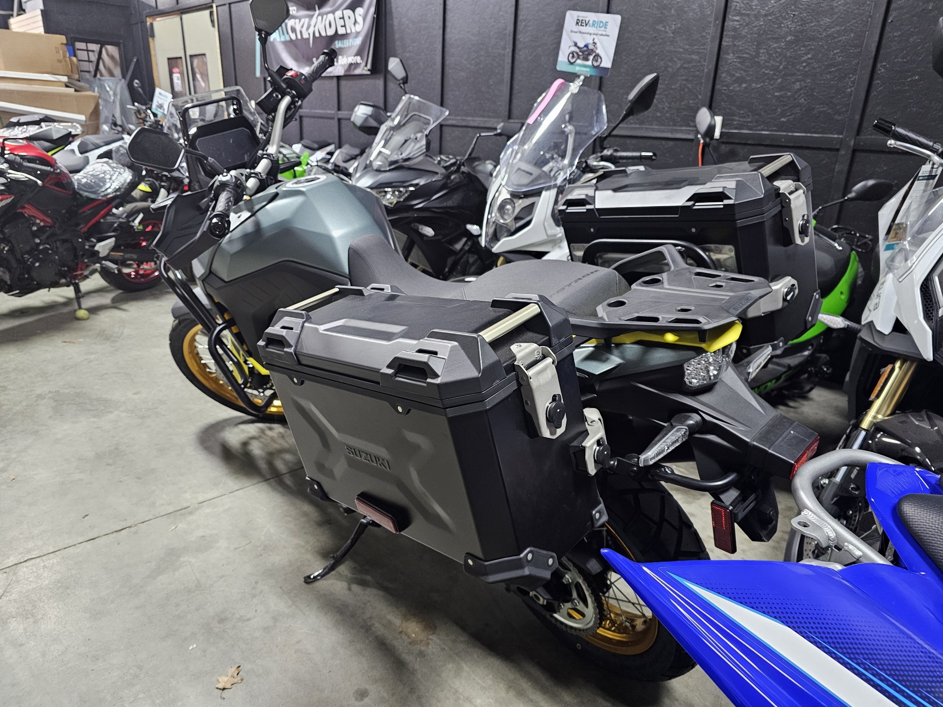 New 2024 Suzuki V-Strom 800DE Adventure Metallic Matte Steel Green