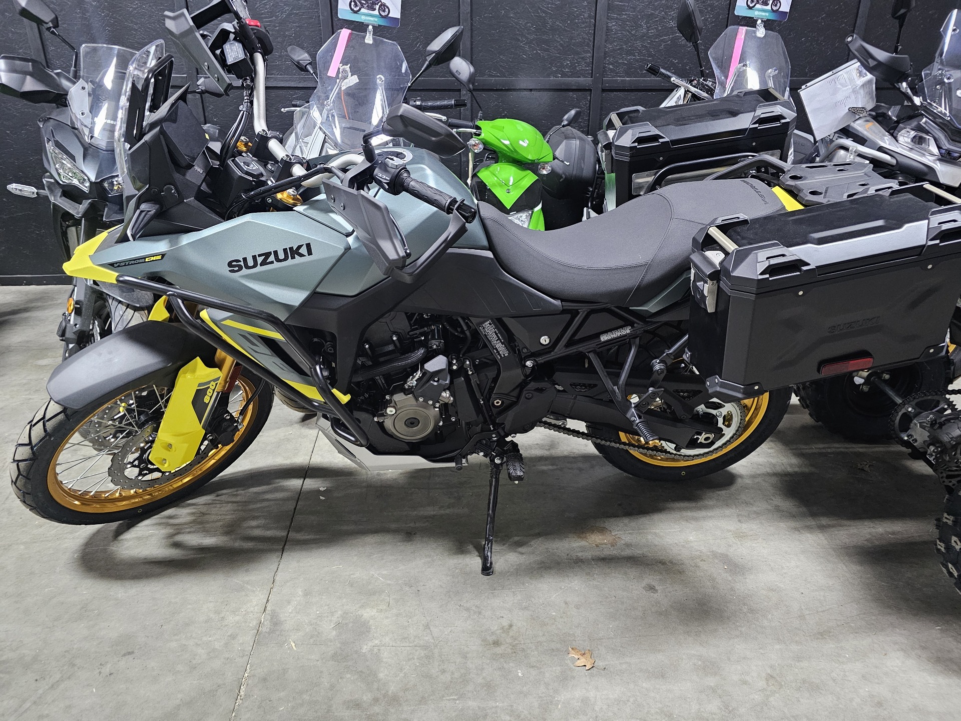 New 2024 Suzuki V-Strom 800DE Adventure Metallic Matte Steel Green