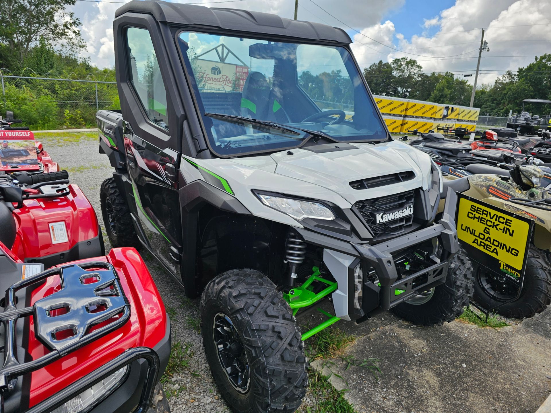 CQ3×2 New 2024 Kawasaki RIDGE XR HVAC Ice Gray | Utility Vehicles in