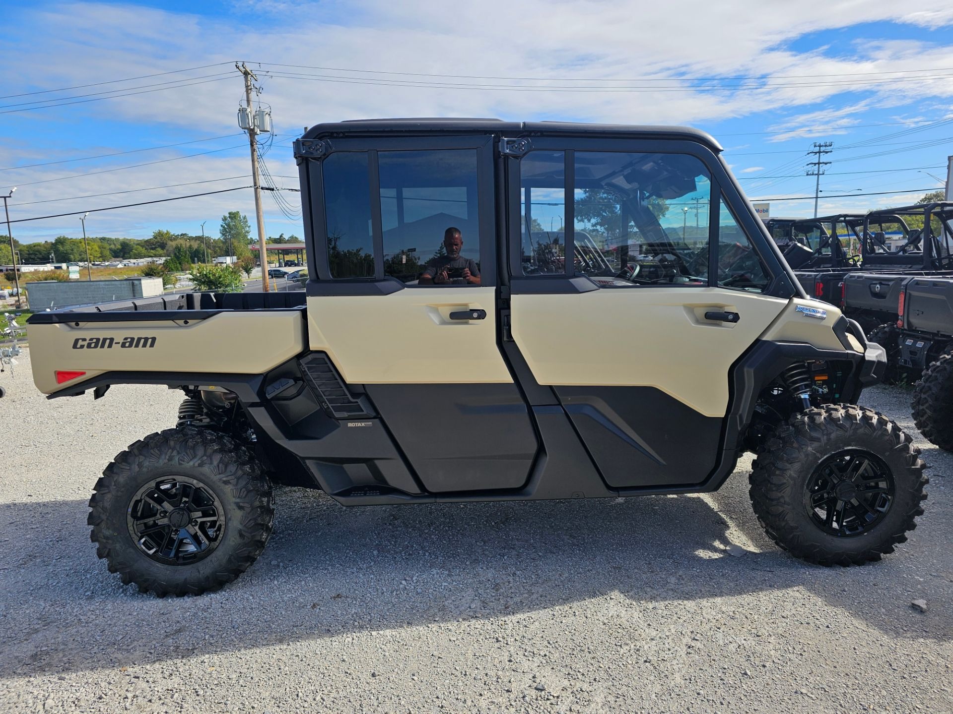 2026 Can-Am™ Defender MAX Limited HD11 3