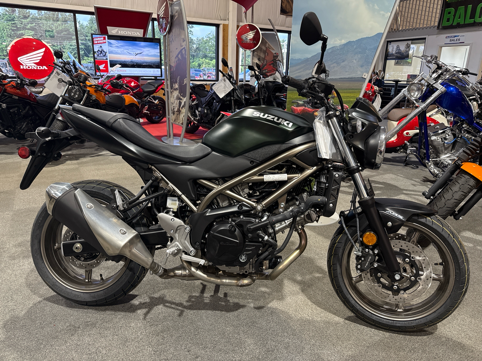 New 2025 Suzuki SV650 ABS Pearl Matte Shadow Green / Metallic New 2025 Suzuki SV650 ABS Pearl Matte Shadow Green / Metallic