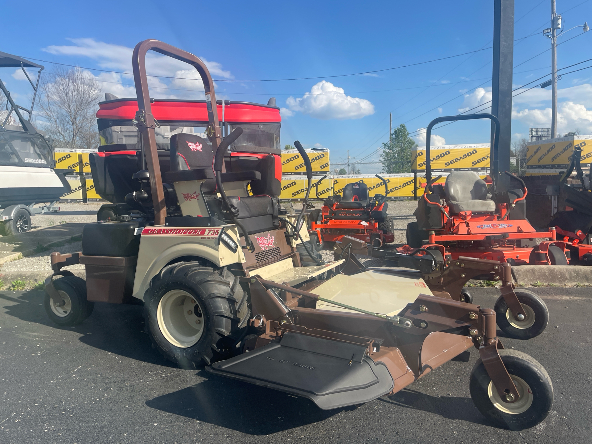 New 2025 Grasshopper 735BT Briggs & Stratton 993 cc Brown | Lawn