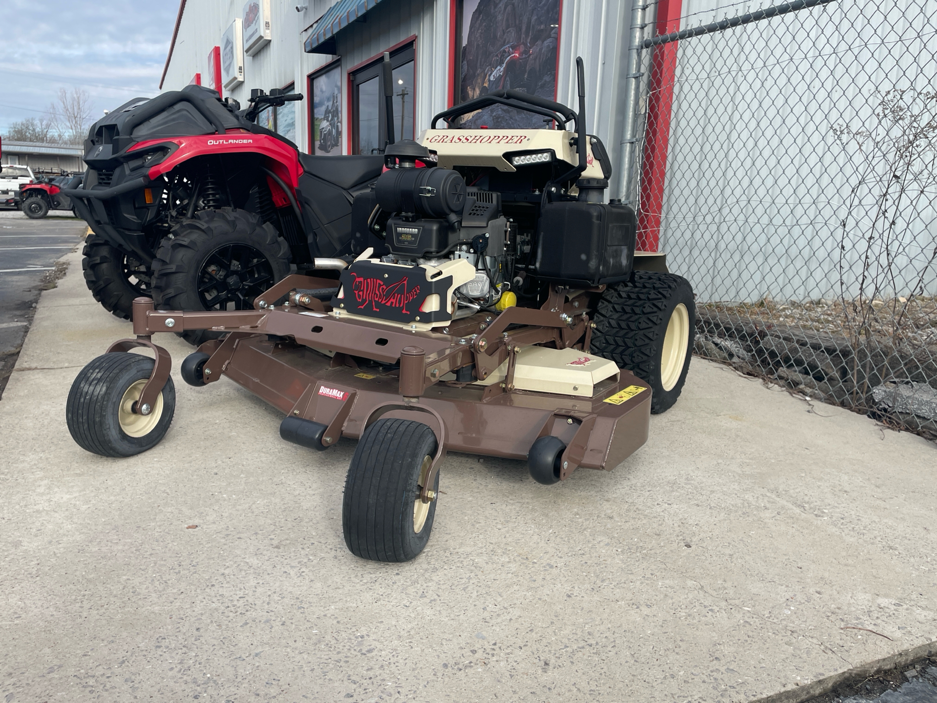 New 2023 Grasshopper SO26 61 in. Briggs & Stratton 810 cc Brown