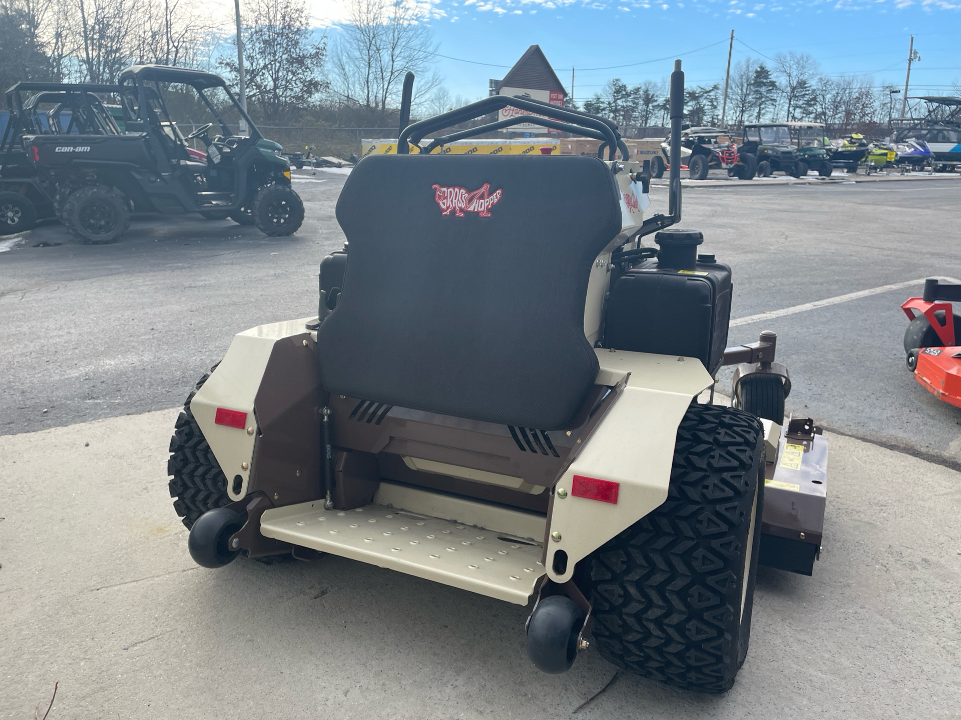 GRASS.S New 2023 Grasshopper SO26 61 in. Briggs & Stratton 810 cc Brown