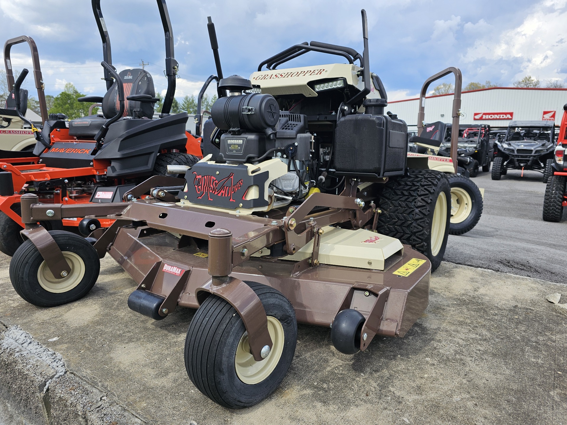新品未使用　The GRASSHOPPER QSTEER New 2024 Grasshopper 329B 52 in. Briggs & Stratton 896 cc