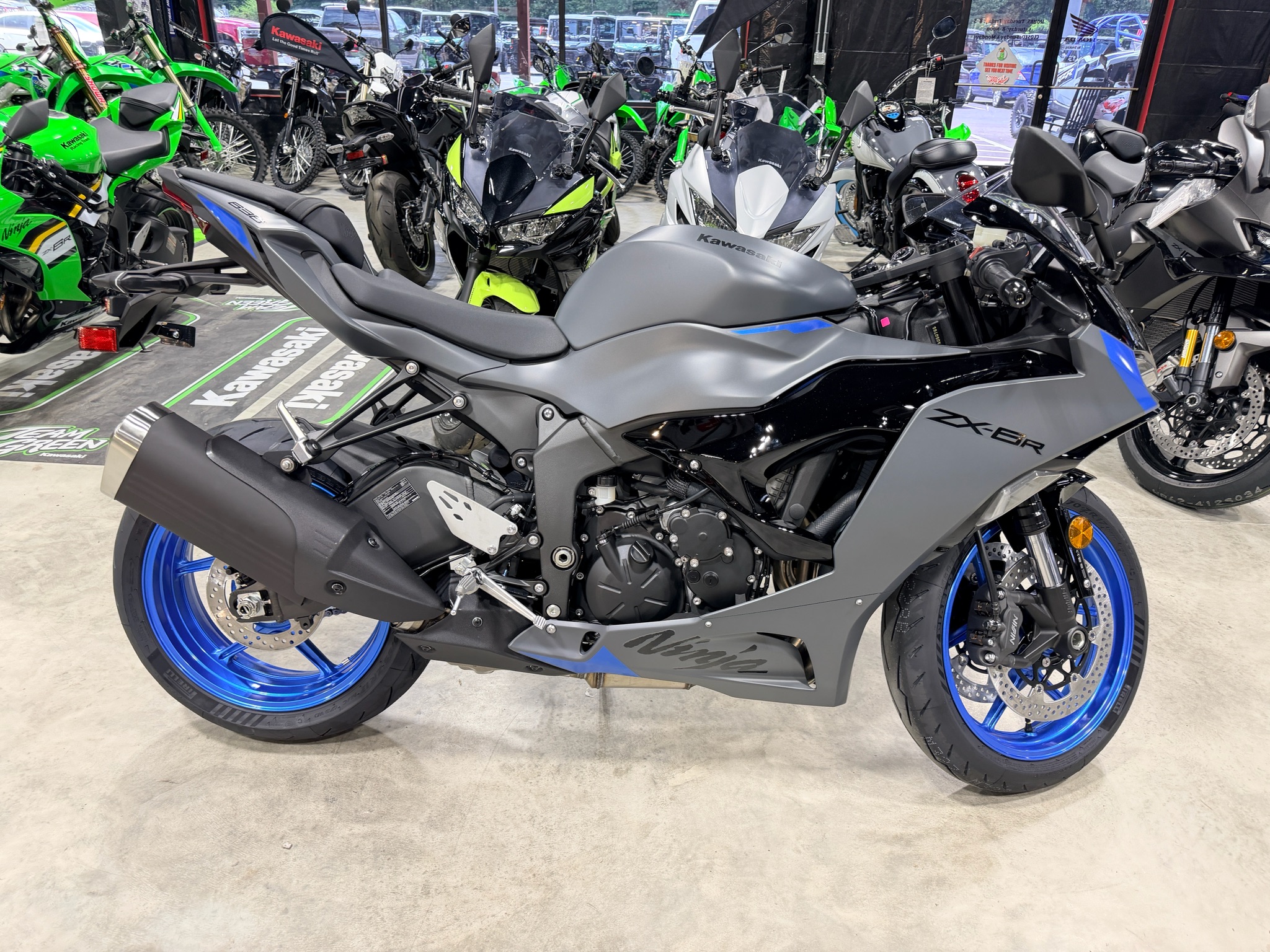 2026 Kawasaki Ninja® ZX-6R ABS 3
