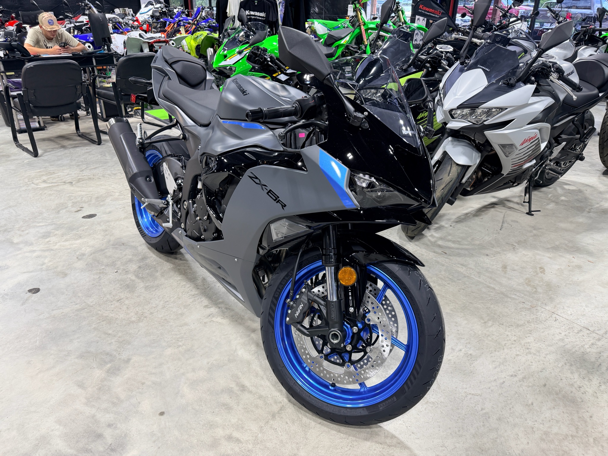 2026 Kawasaki Ninja® ZX-6R ABS 1