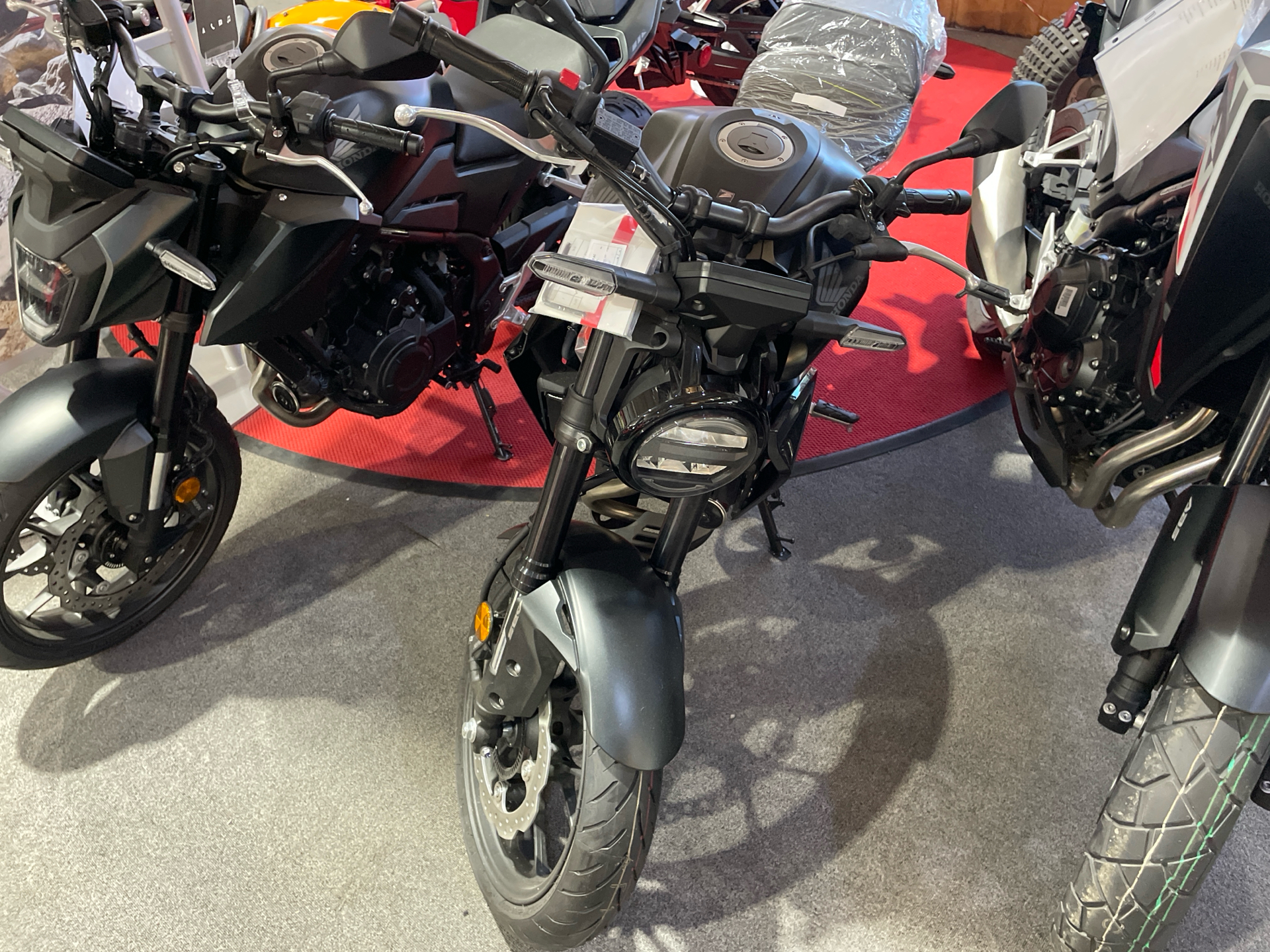 2025 Honda CB300R ABS 3