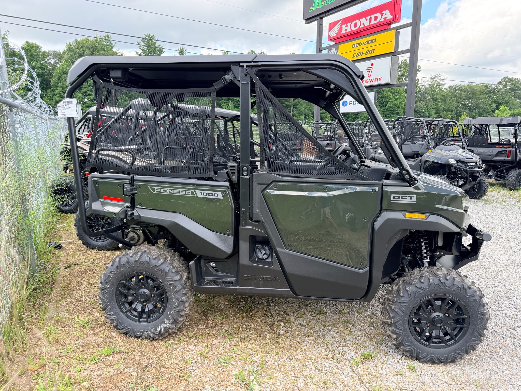 2026 Honda Pioneer 1000-5 Deluxe 4