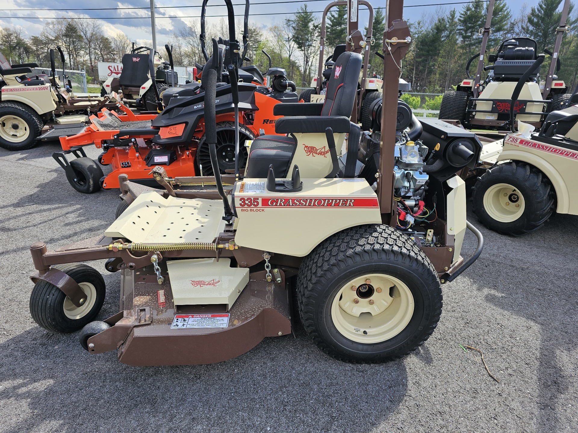 New 2025 Grasshopper 335B 61 in. Briggs & Stratton 993 cc