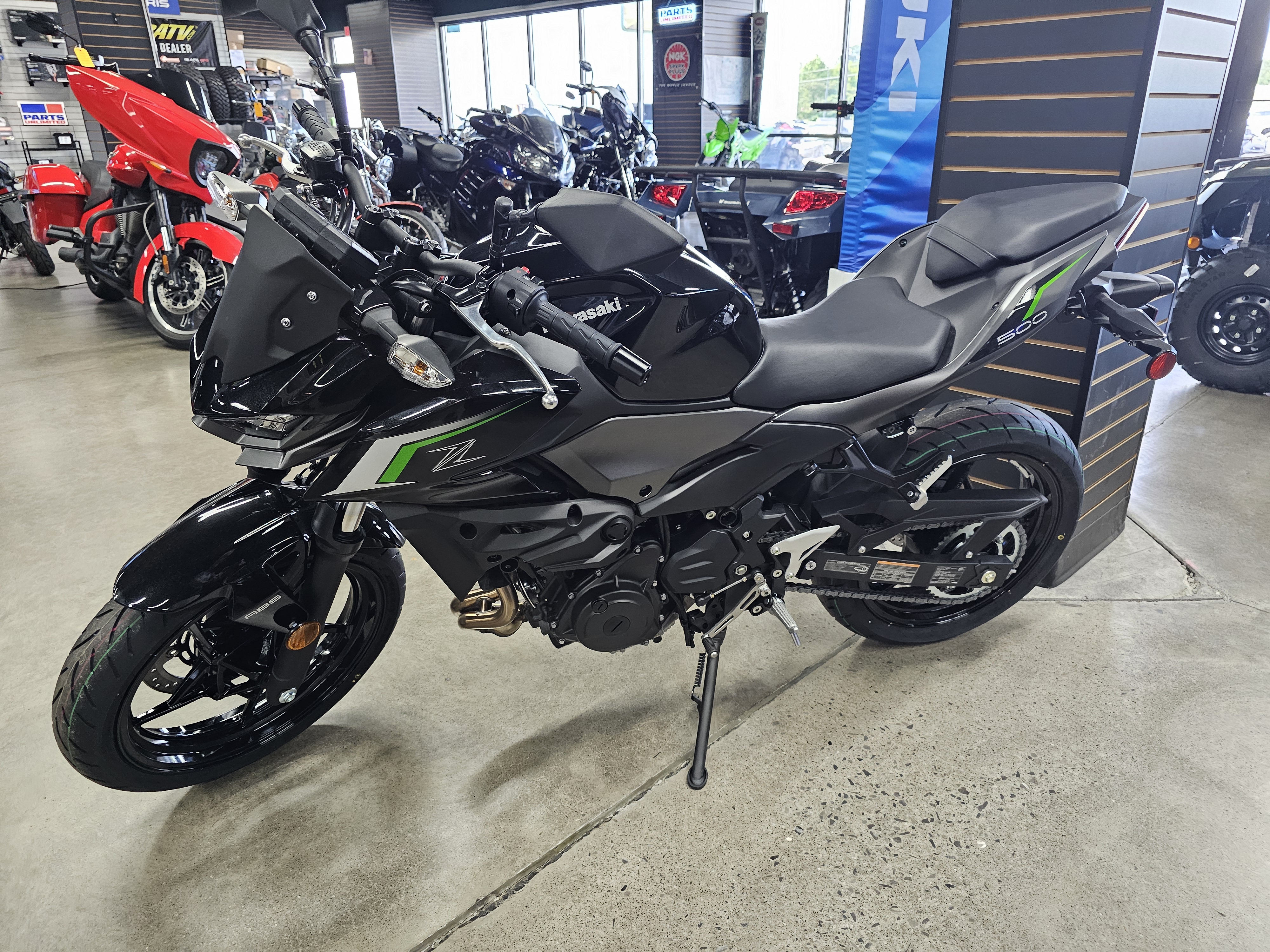 New 2025 Kawasaki Z500 ABS Metallic Spark Black / Metallic Matte