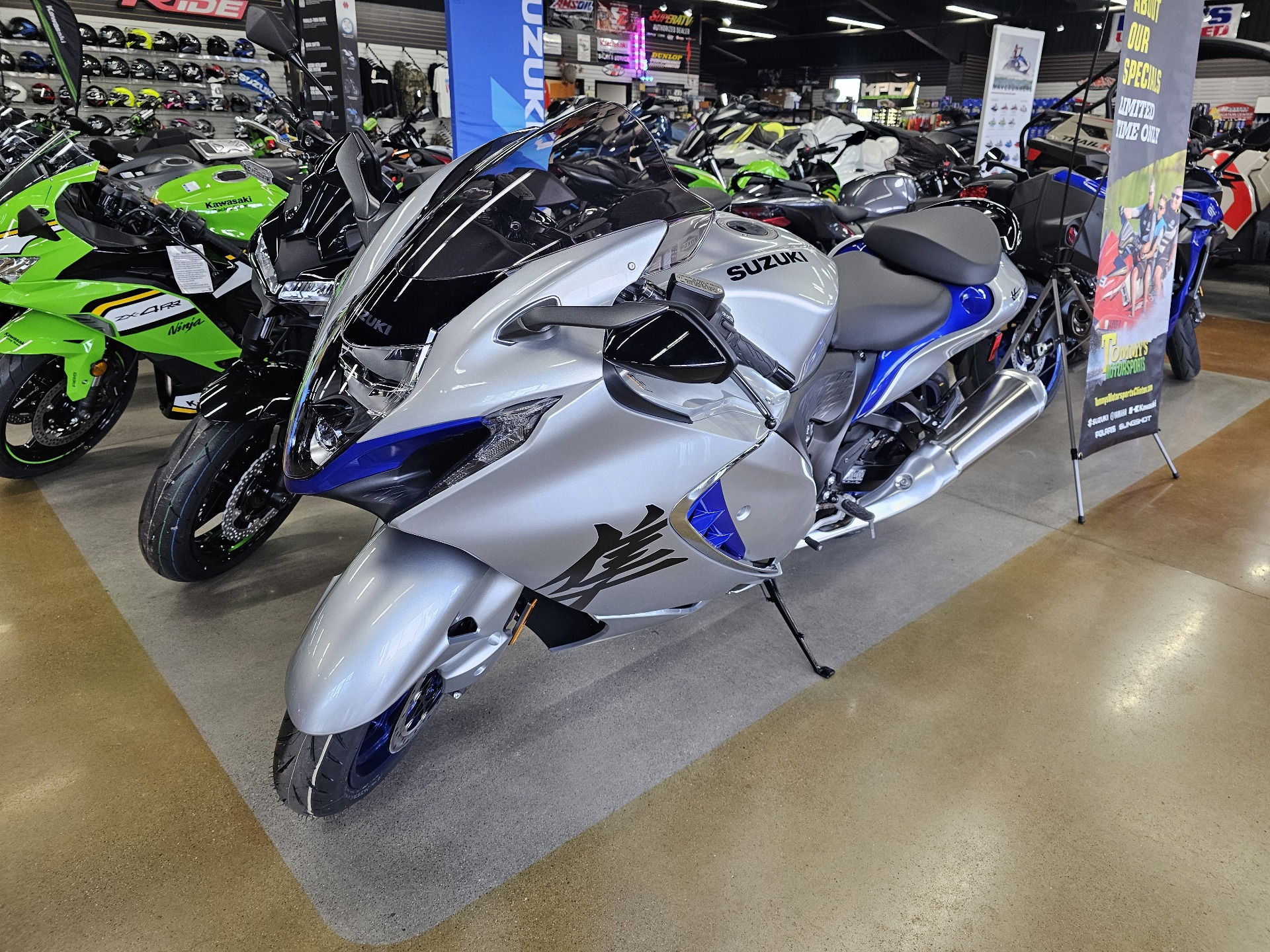 New 2025 Suzuki Hayabusa Metallic Mystic Silver / Pearl