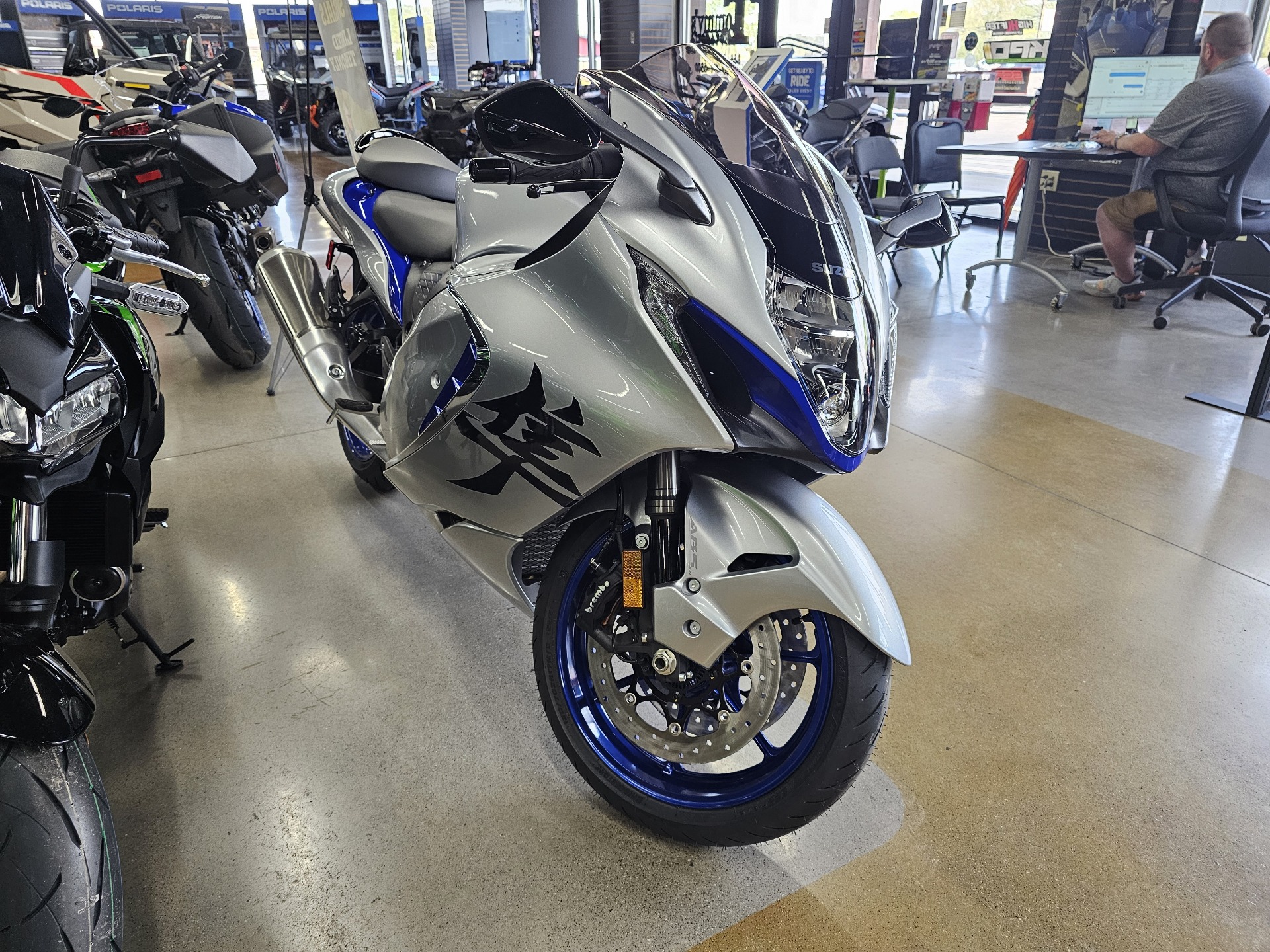 New 2025 Suzuki Hayabusa Metallic Mystic Silver / Pearl Vigor Blue