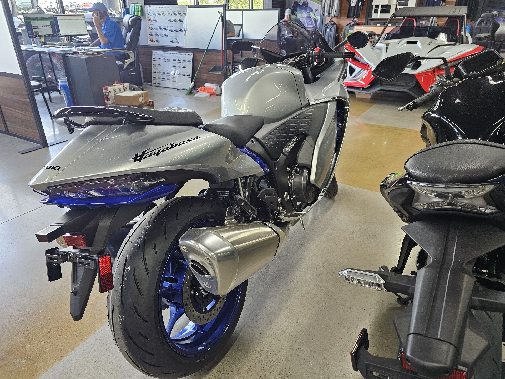 New 2025 Suzuki Hayabusa Metallic Mystic Silver / Pearl Vigor Blue
