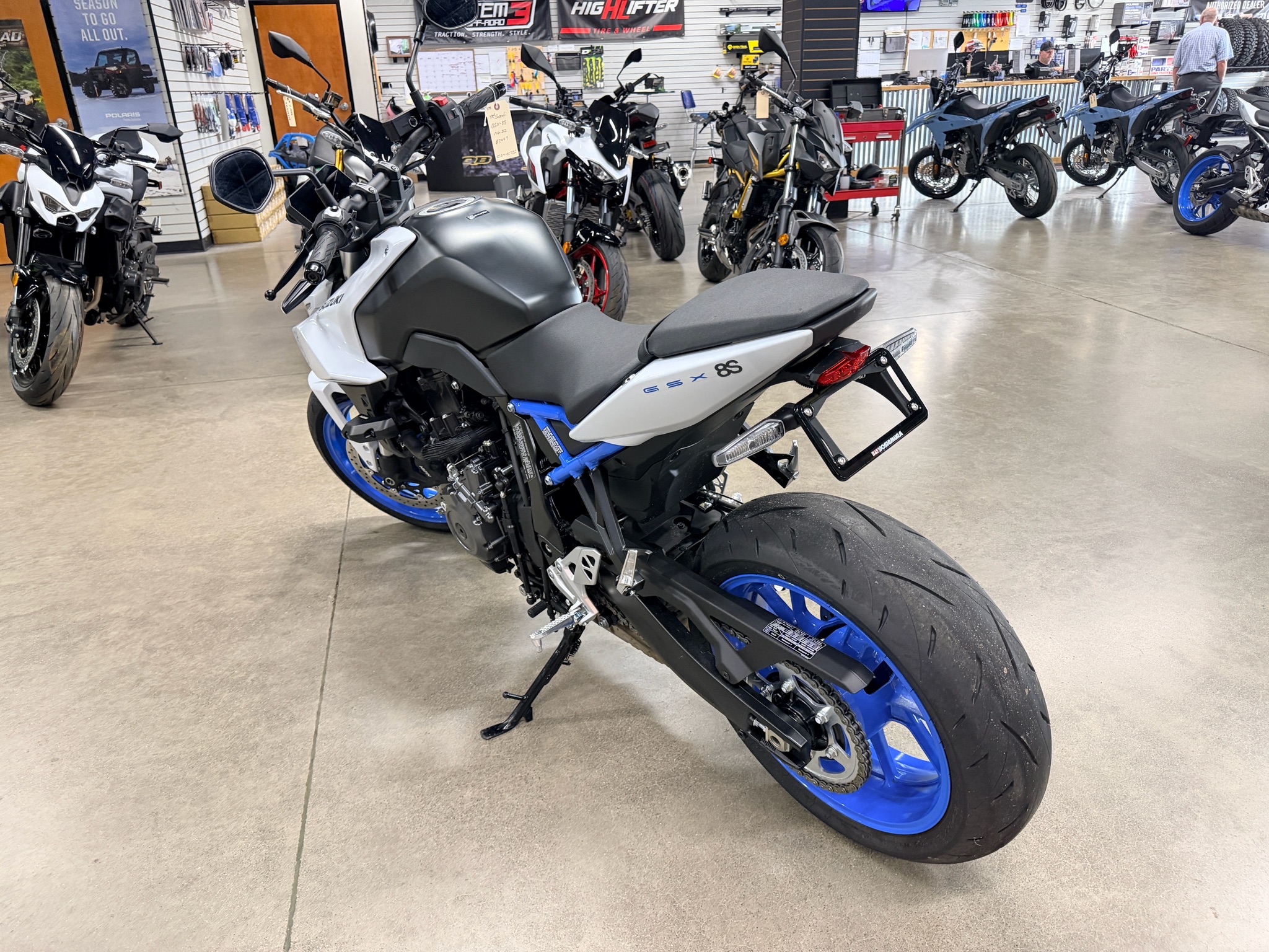 2023 Suzuki GSX-8S 5