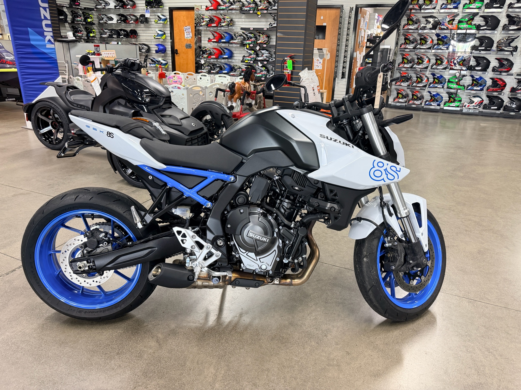 2023 Suzuki GSX-8S 4