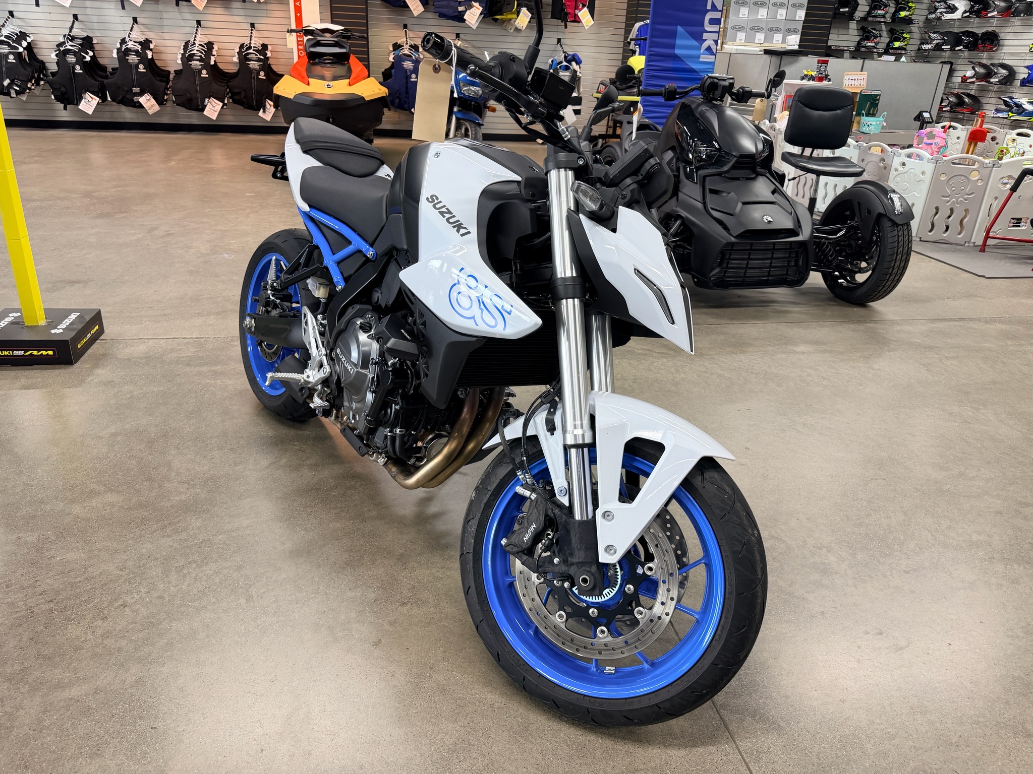 2023 Suzuki GSX-8S 1
