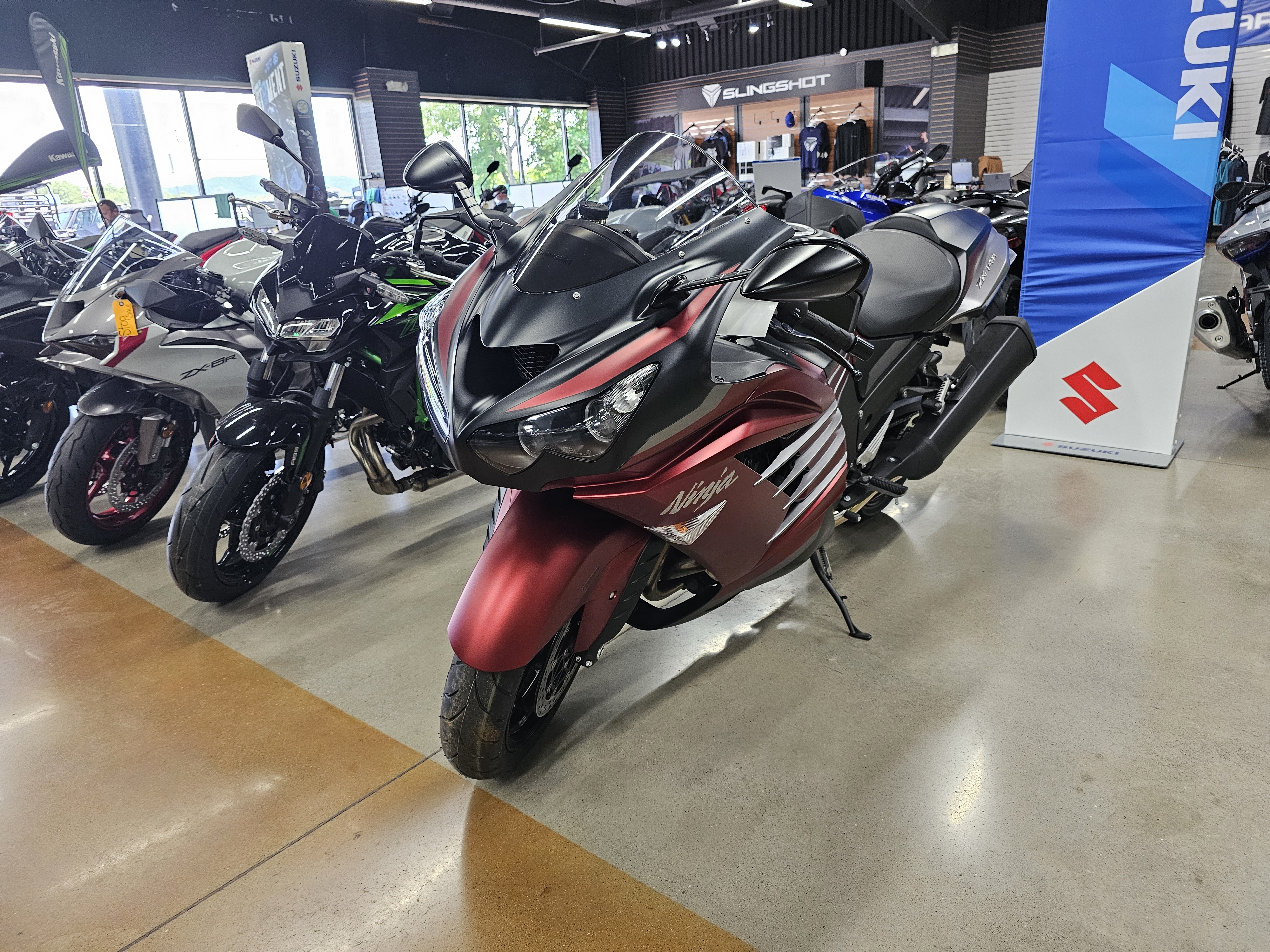 茶 bk 2025 Kawasaki Ninja ZX-14R ABS Metallic Matte Sovereign Red