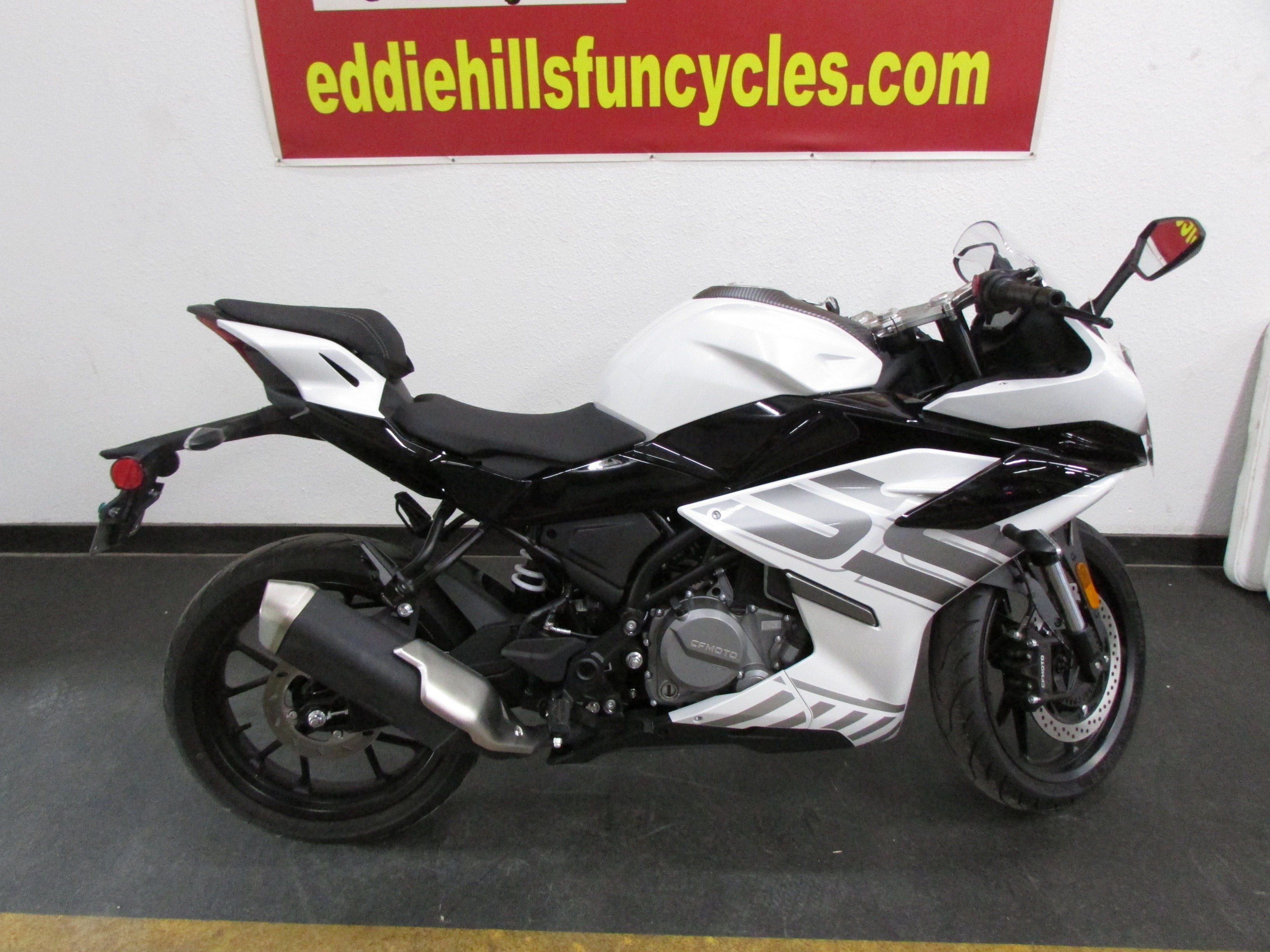 2026  300SS 2