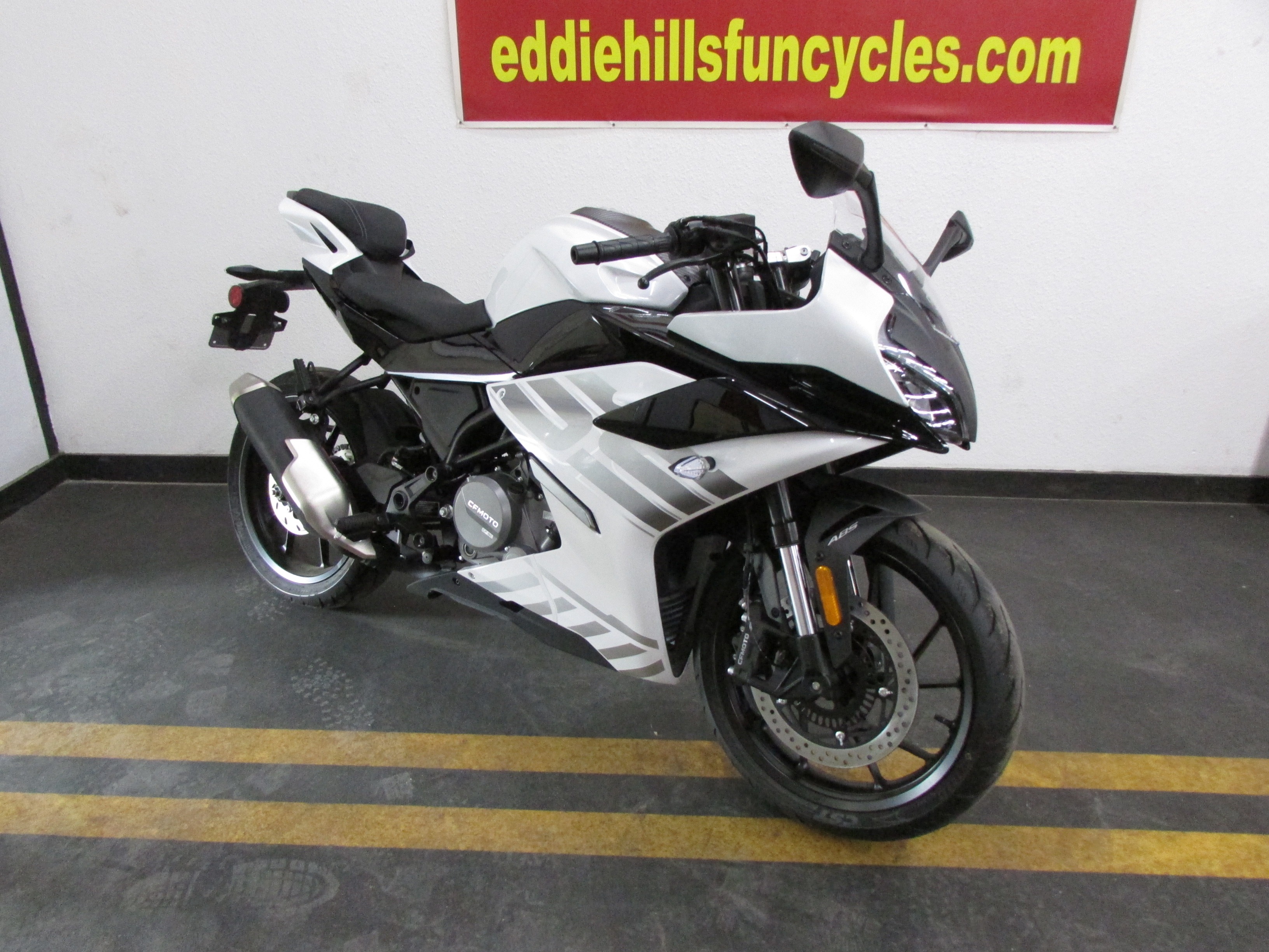 2026 CFMOTO 300SS