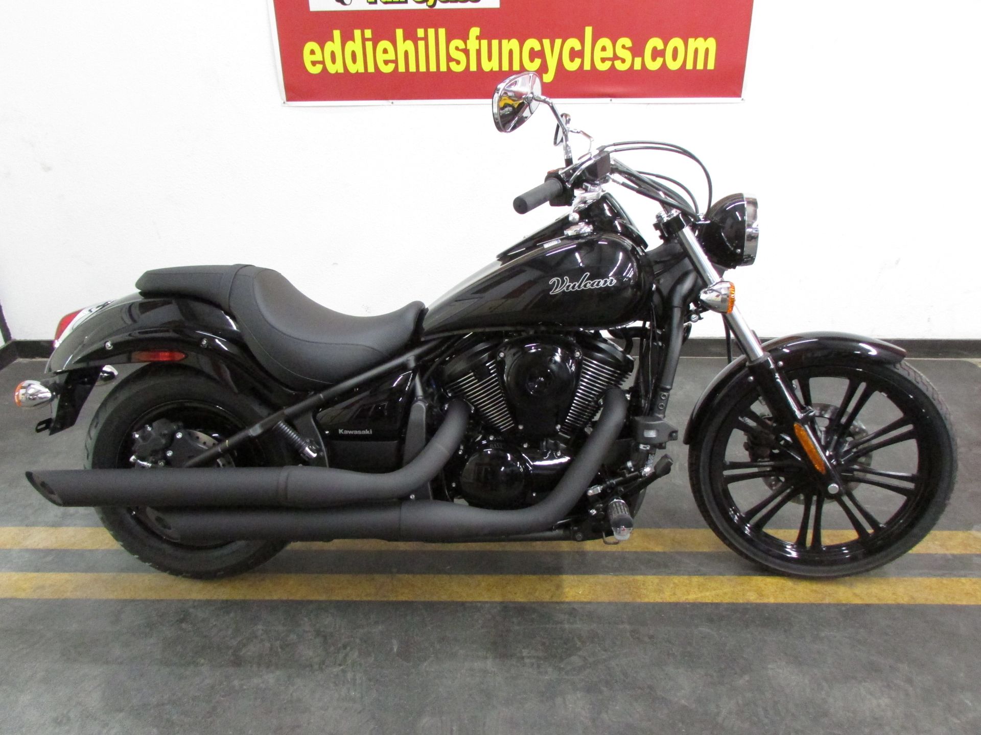 2026 Kawasaki Vulcan® 900 Custom 2
