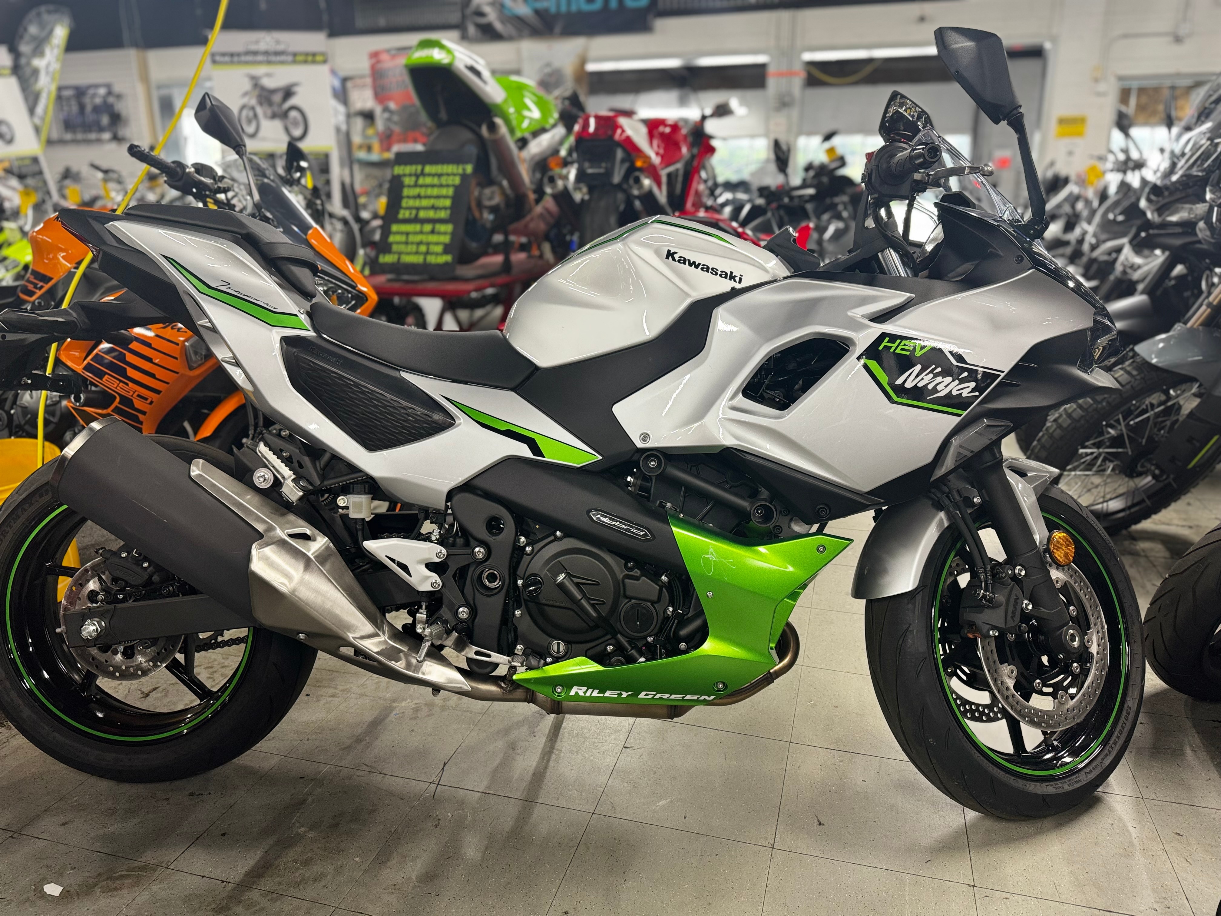 2024 Kawasaki Ninja 7 Hybrid ABS 1