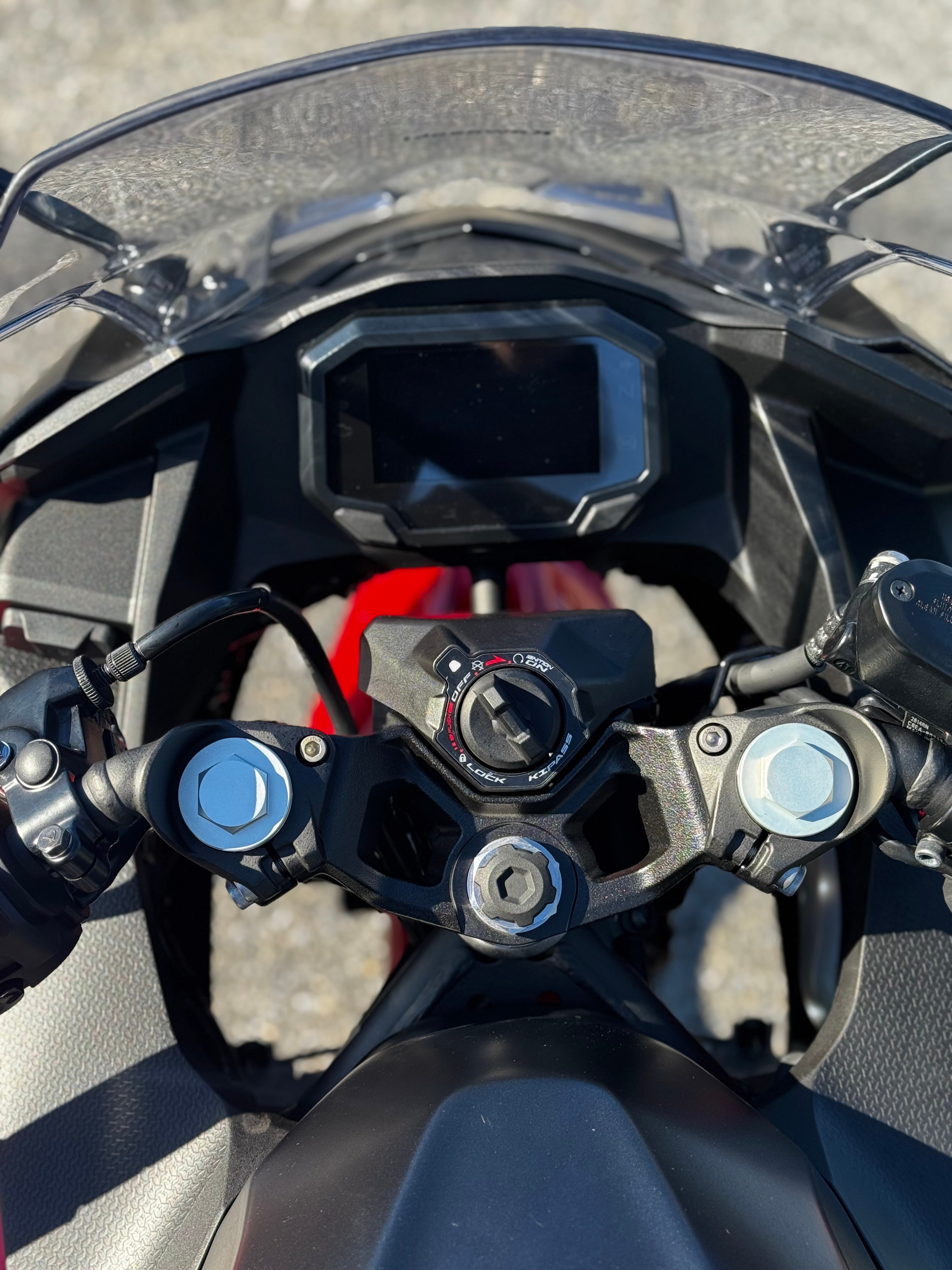 2025 Kawasaki Ninja® 500 SE ABS 3