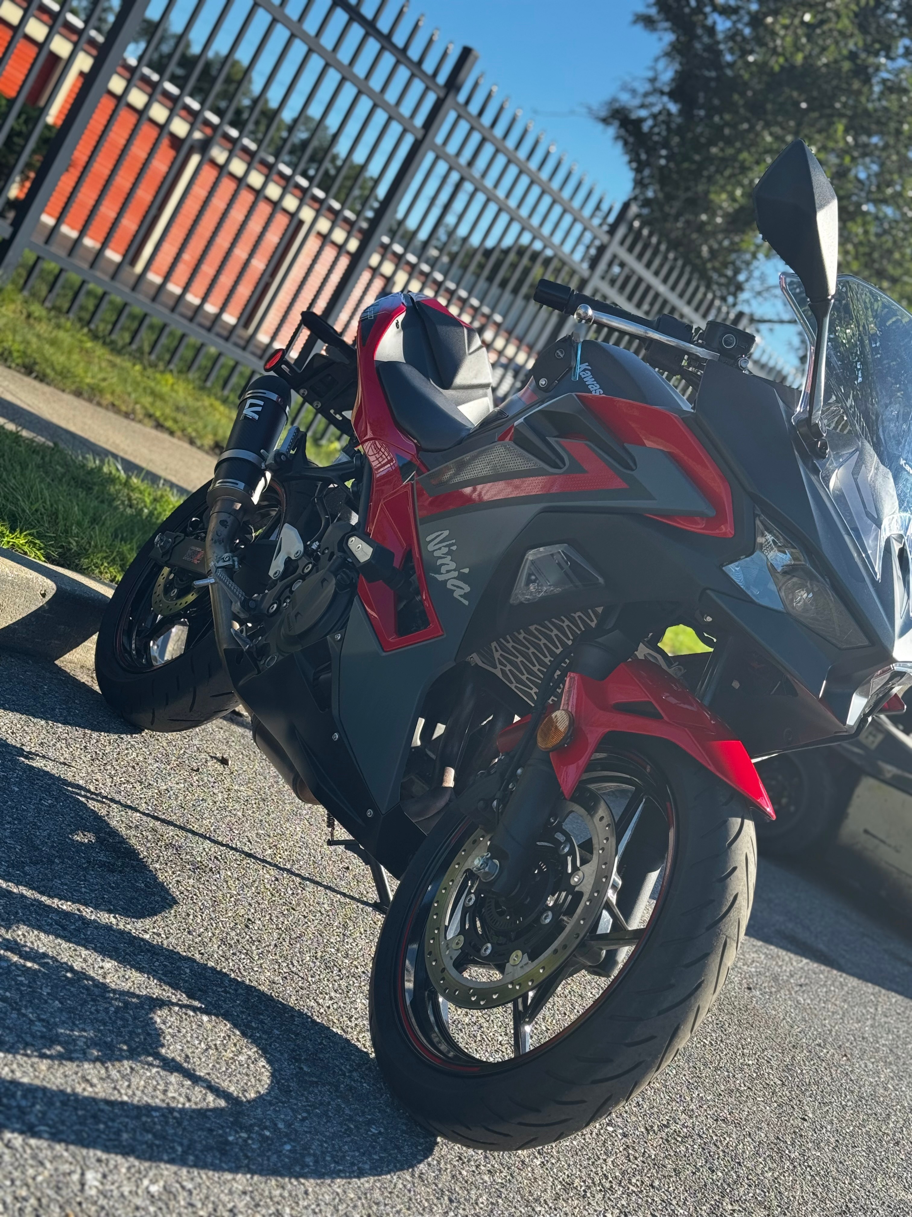 2025 Kawasaki Ninja® 500 SE ABS 2