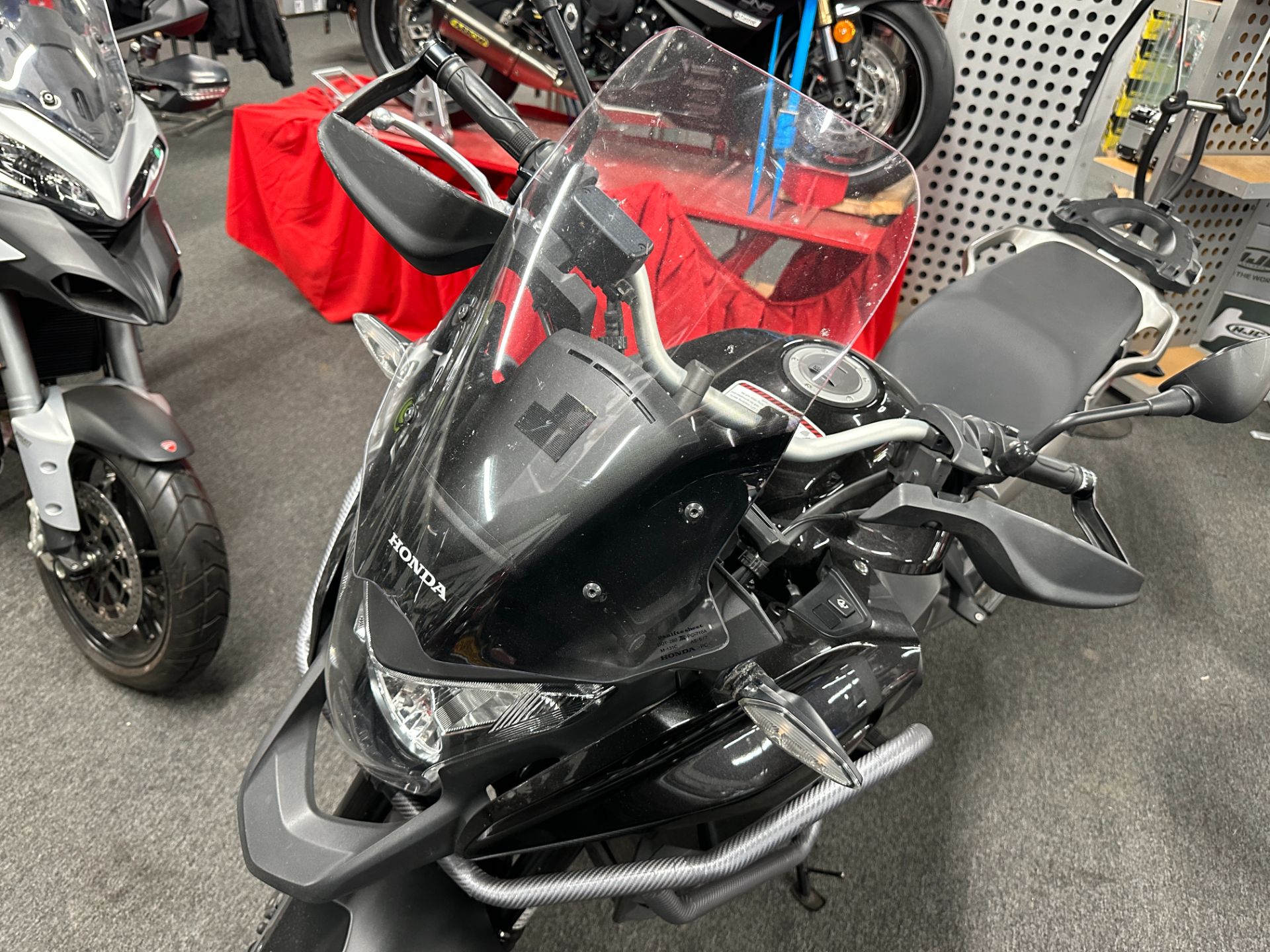 2016 Honda VFR1200X DCT 11