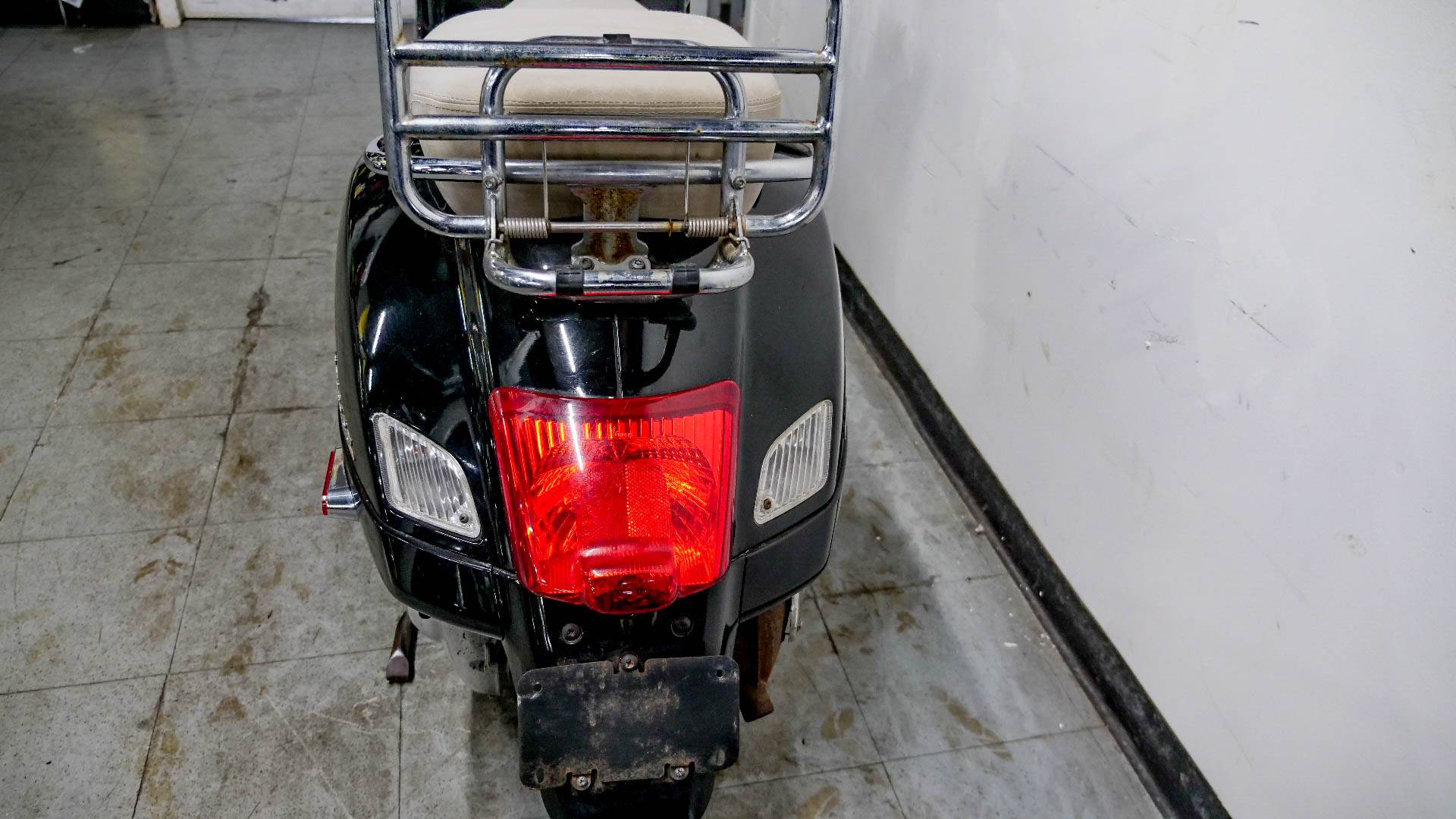 2007 Vespa GTS 250 10