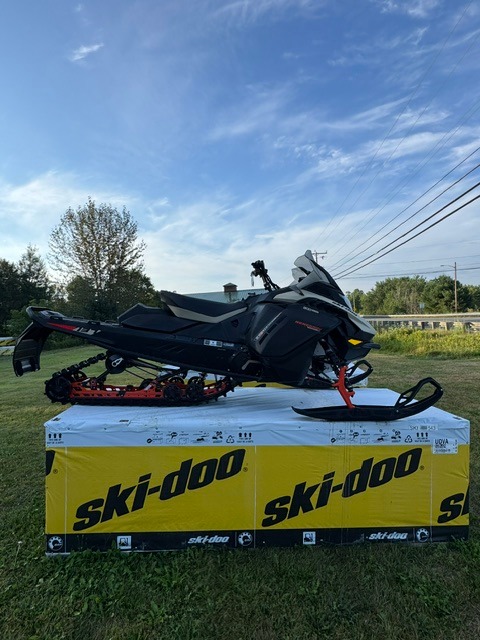 2027 Ski-Doo Renegade Adrenaline 900 ACE Turbo ES Ripsaw 1.25 for sale 1229704