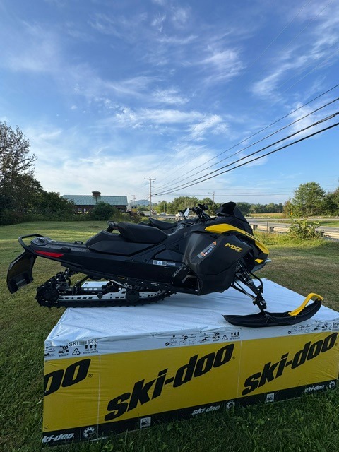 2027 Ski-Doo MXZ Sport 129 600 EFI ES RipSaw 1.25 — photo 1 of 11