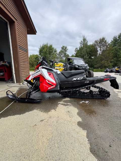 2027 Polaris 650 Switchback XC 146 Indy Red 1.35 7S ES