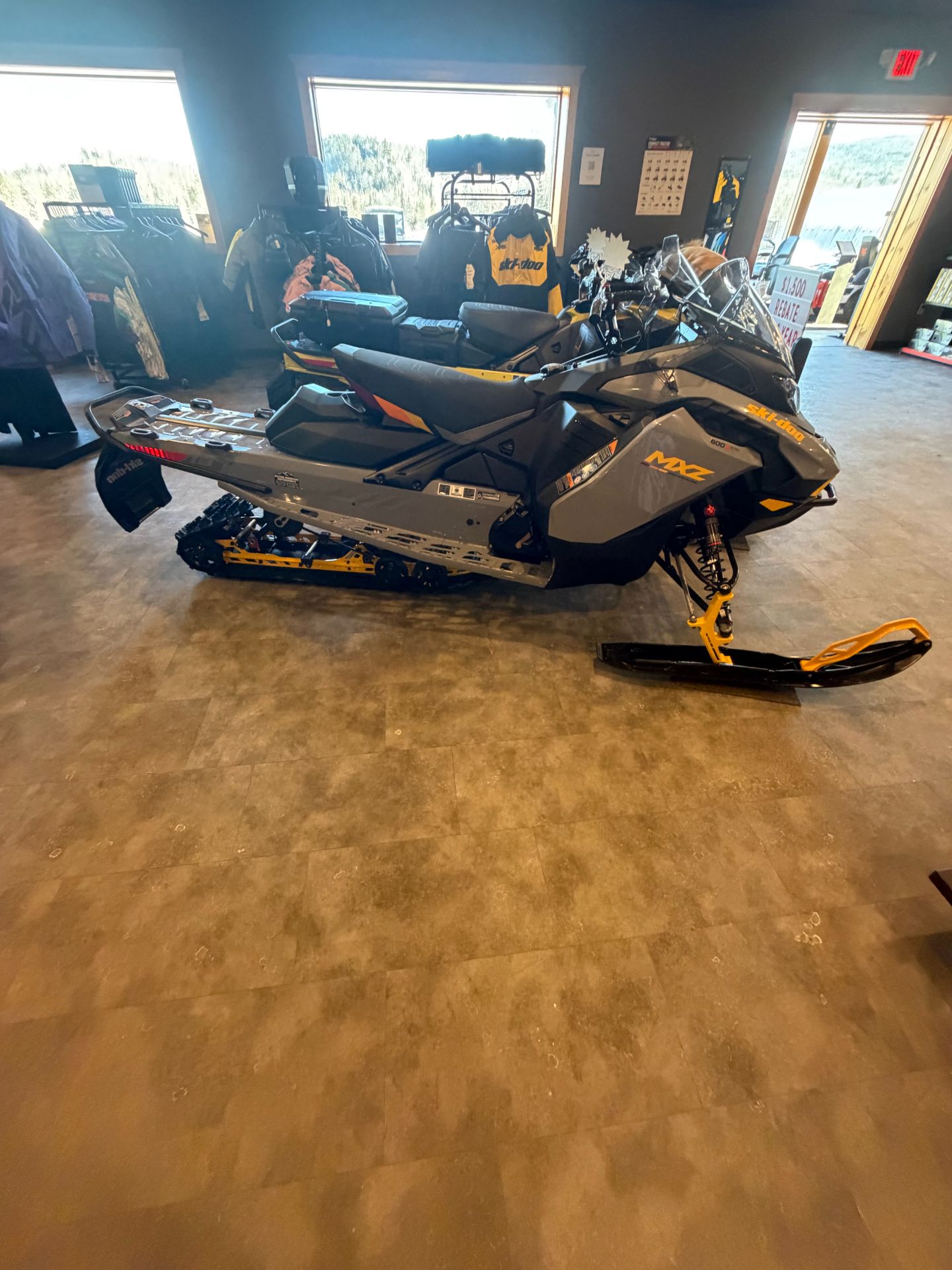 2026 Ski-Doo MXZ Adrenaline w/ Blizzard Package 137 600R E-TEC  3