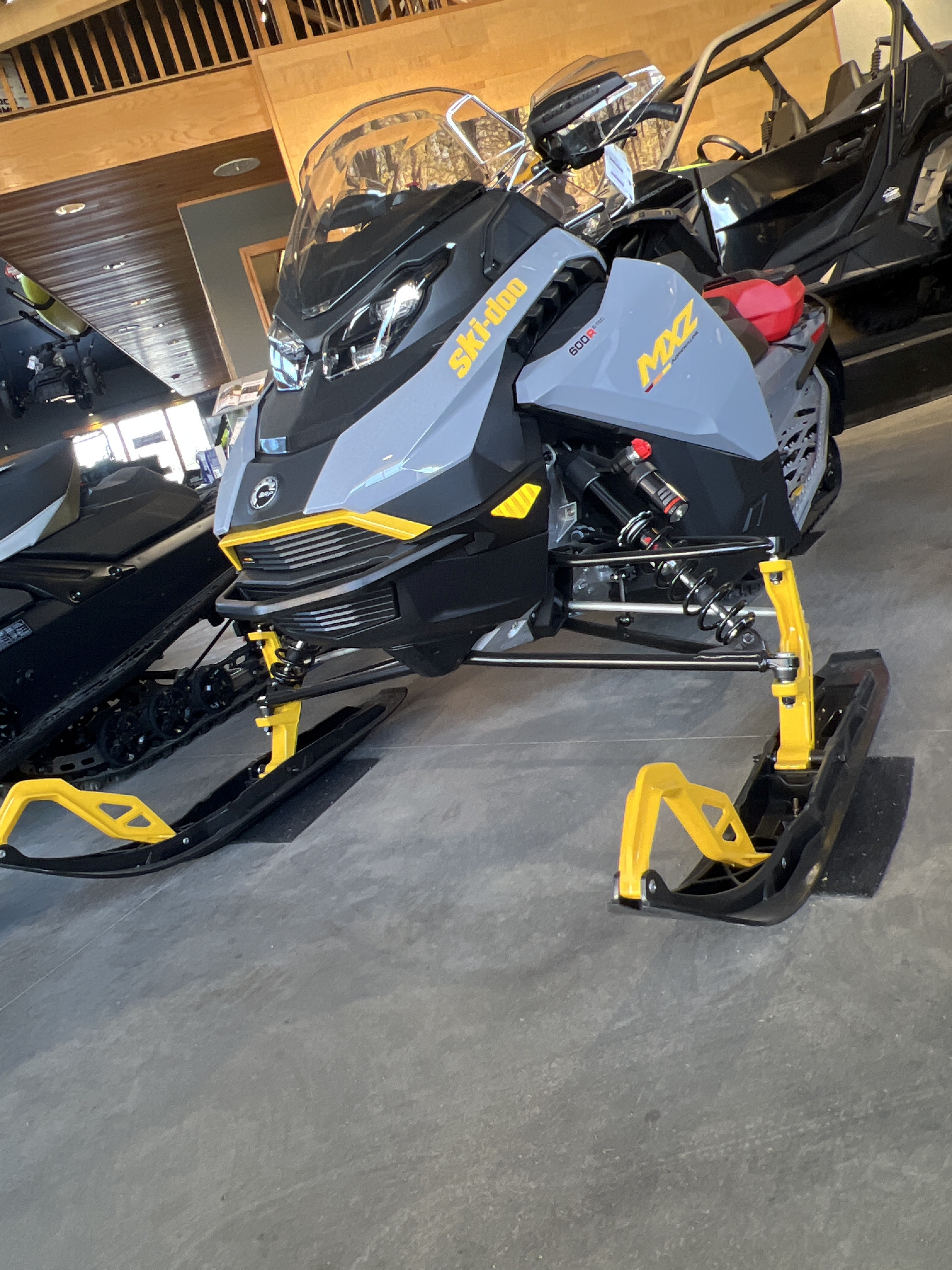 New 2026 Ski-Doo MXZ Adrenaline w/ Blizzard Package 137 600R E-TEC