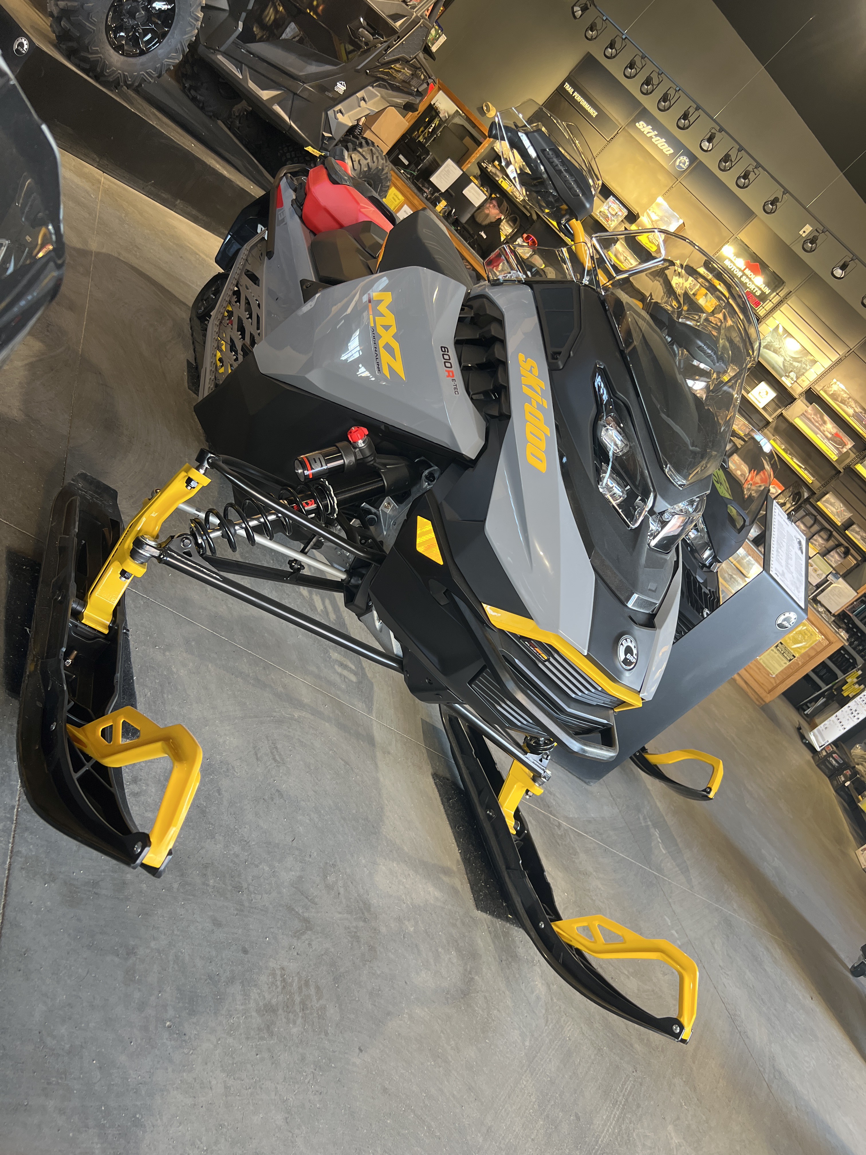 New 2026 Ski-Doo MXZ Adrenaline w/ Blizzard Package 137 600R E-TEC