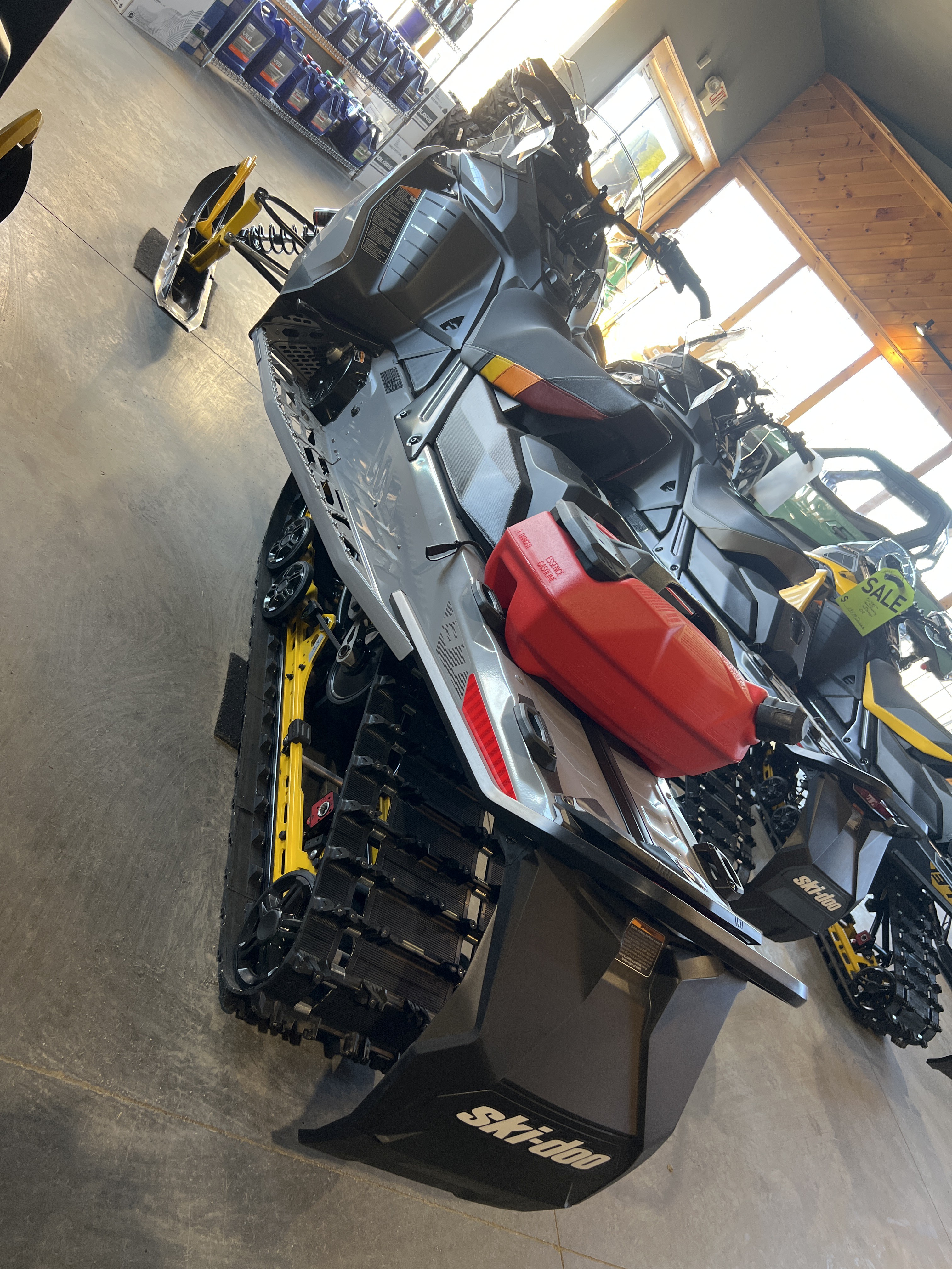 New 2026 Ski-Doo MXZ Adrenaline w/ Blizzard Package 137 600R E-TEC