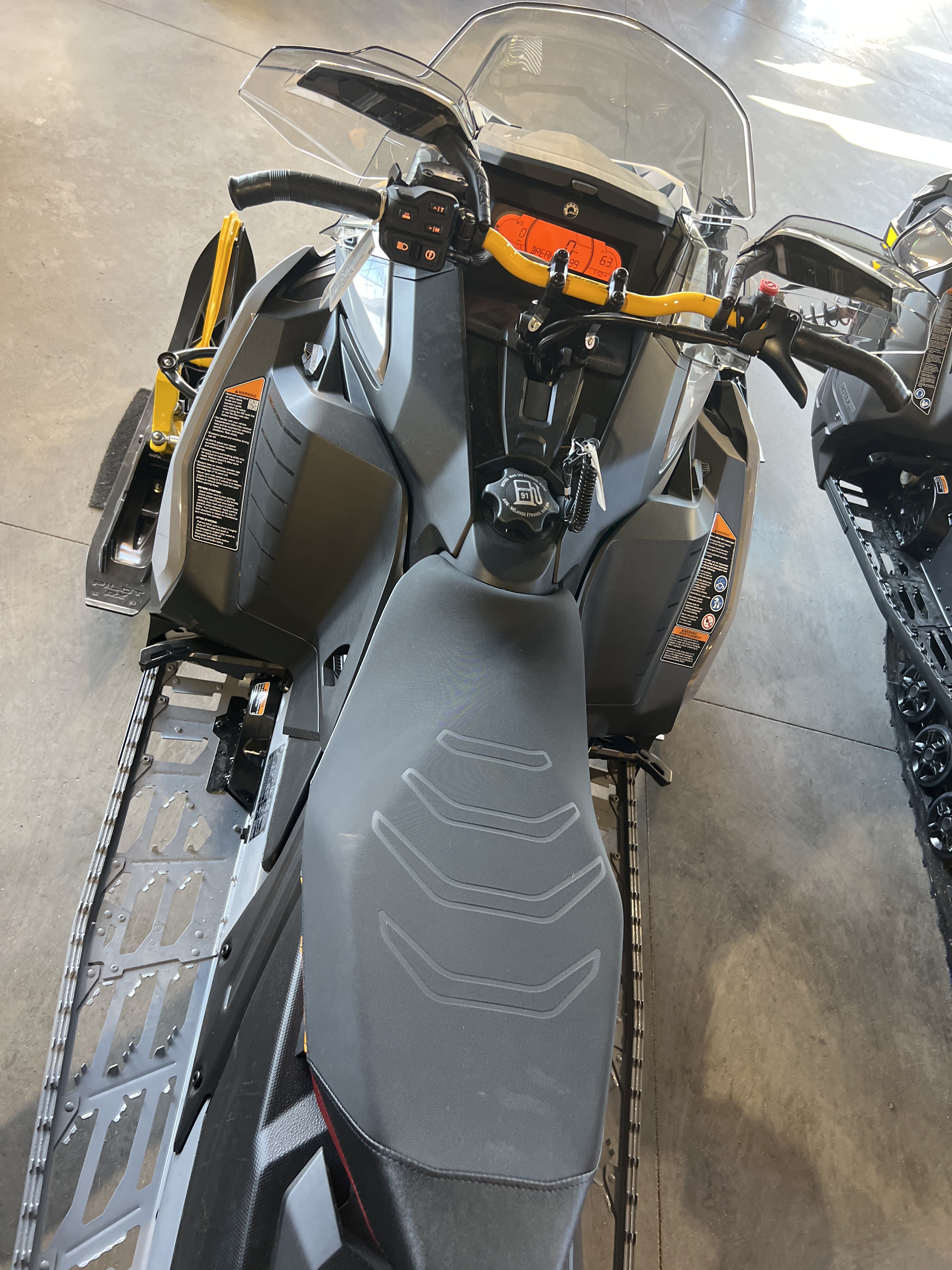 New 2026 Ski-Doo MXZ Adrenaline w/ Blizzard Package 137 600R E-TEC