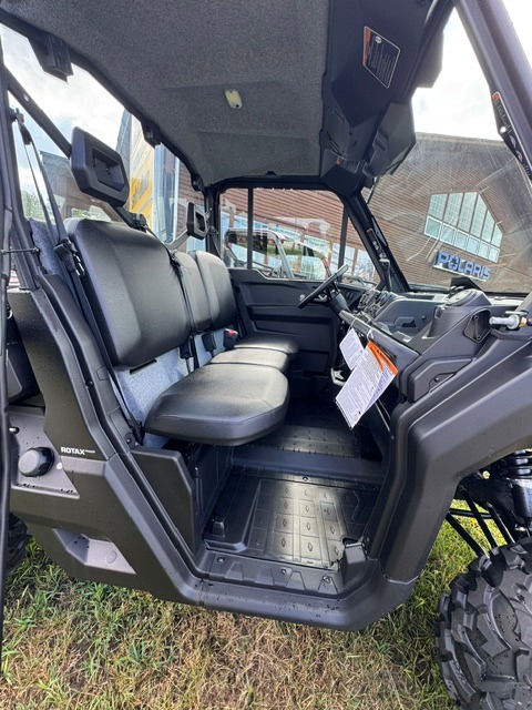 2026 Can-Am™ Defender DPS CAB 8