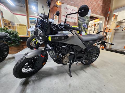 2024 Husqvarna Svartpilen 401 in Auburn, Massachusetts - Photo 1