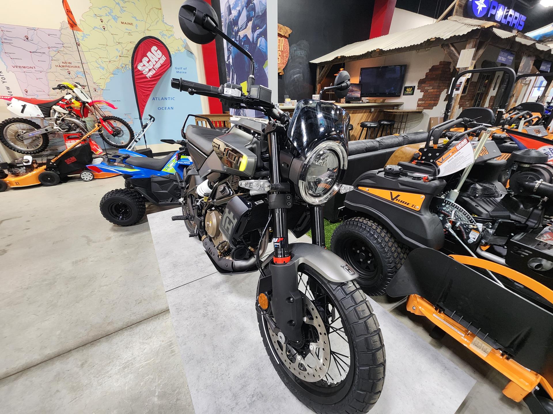 2024 Husqvarna Svartpilen 401 in Auburn, Massachusetts - Photo 1