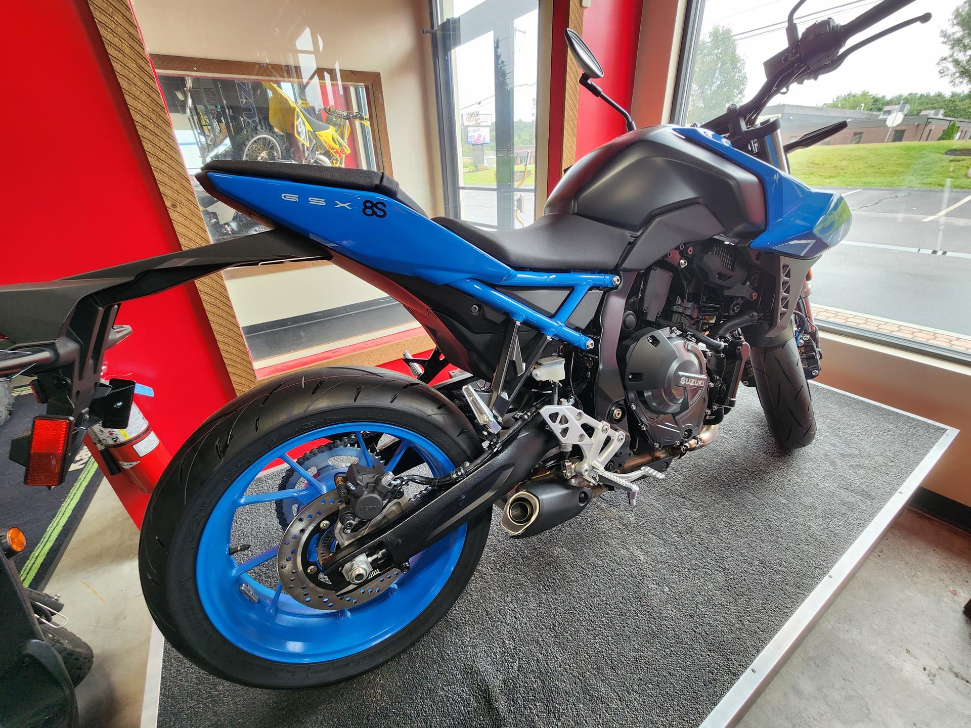 2024 Suzuki GSX-8S in Auburn, Massachusetts - Photo 4